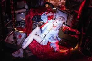 你是第一个敢威胁我的人，需不需要我叫你一声“主人”