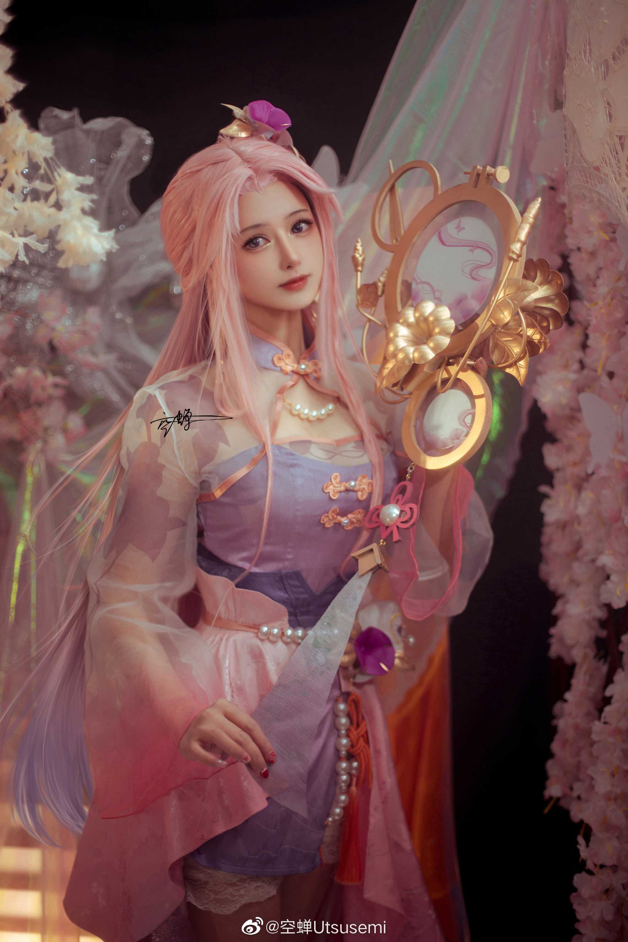 七月初七，夜悬长丝，投针验巧，明月照看