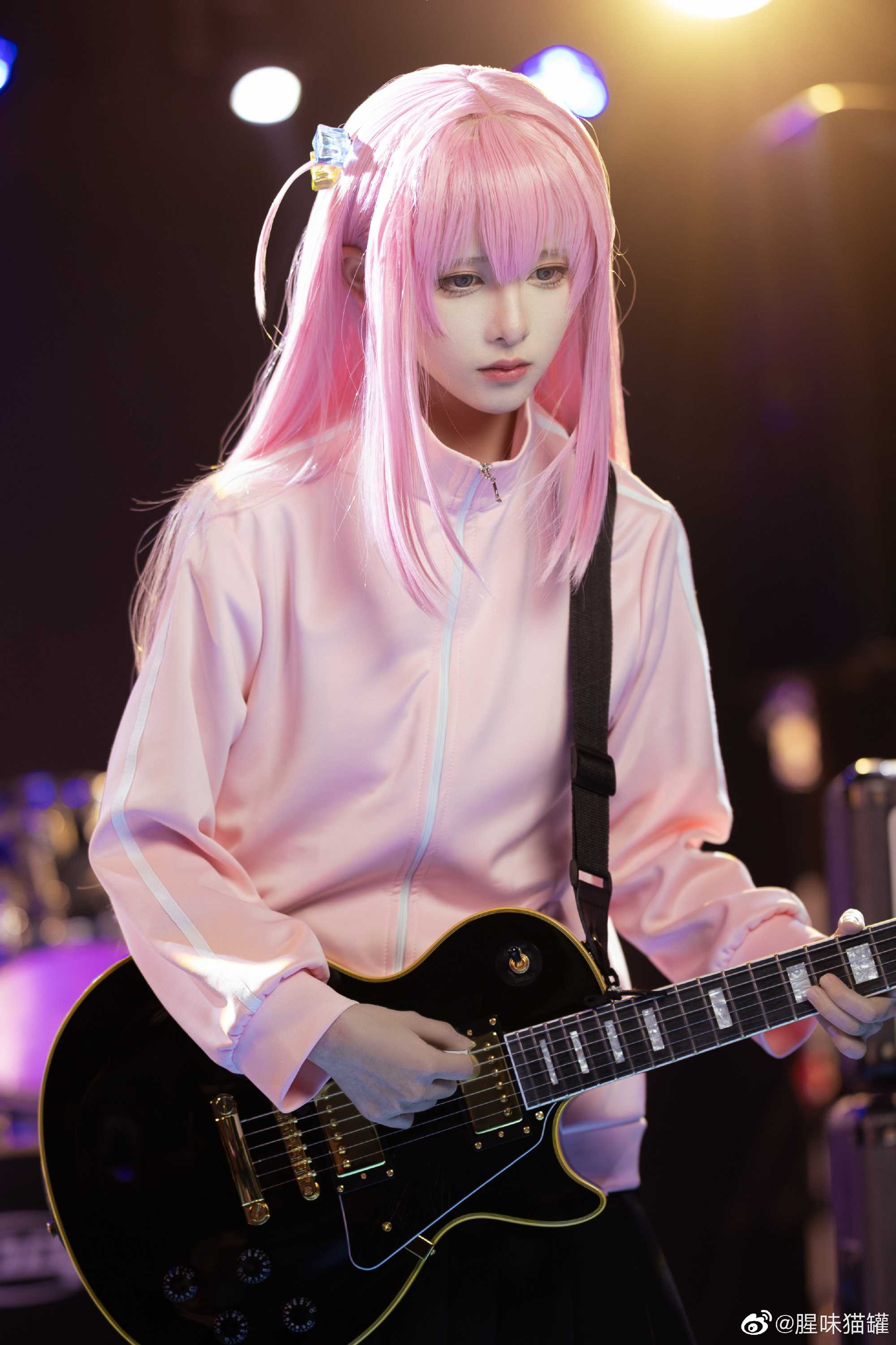 孤独摇滚 乐团相册里的波奇酱