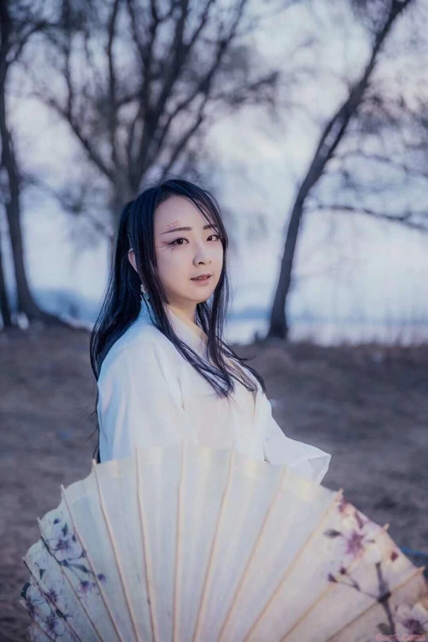 古风海边的龙女眼眉