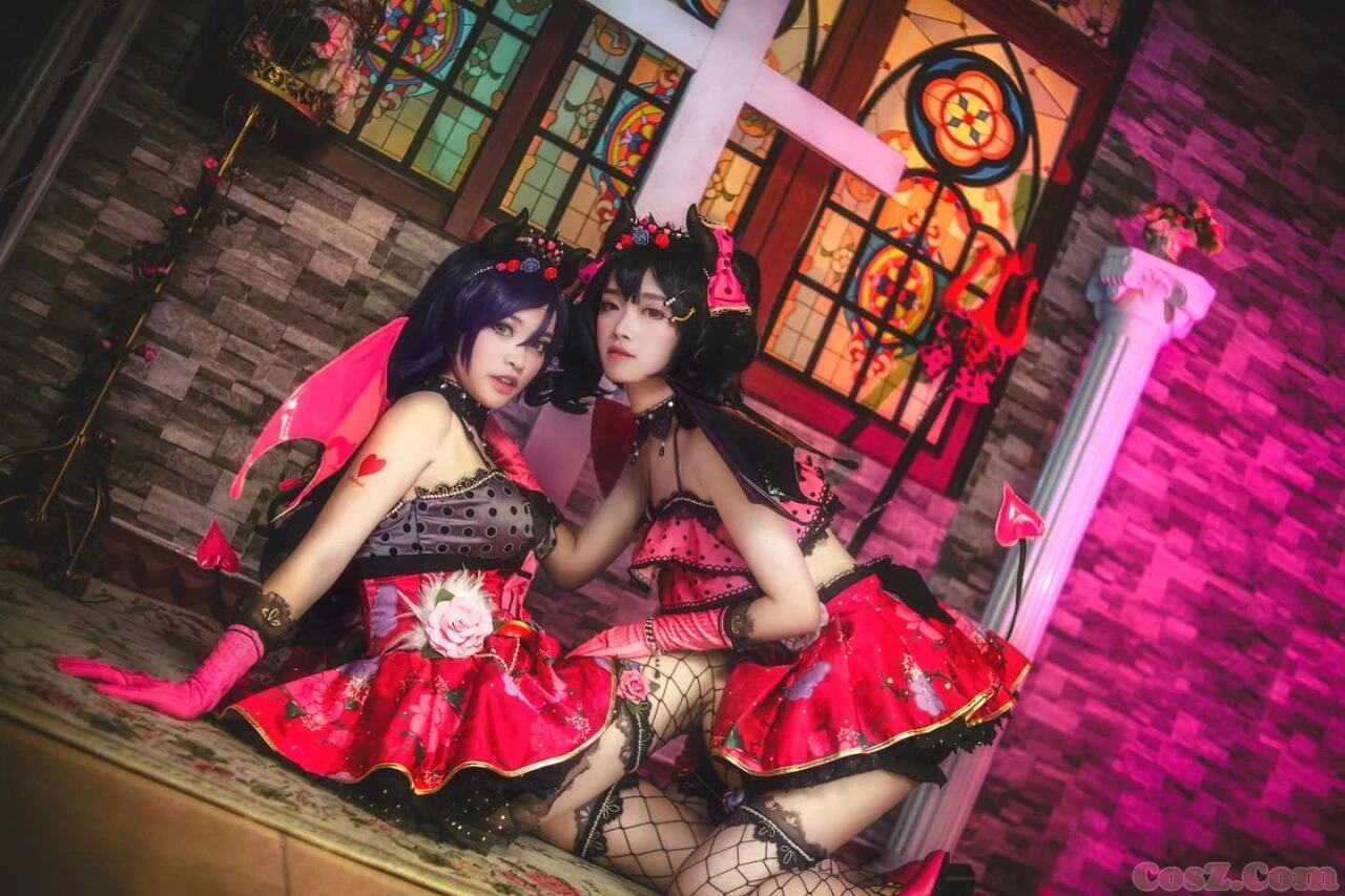 只要人长得漂亮穿什么都很好看的哦关键是雨伞！