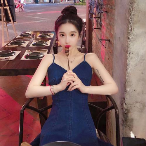 既有美貌又有气质的微信美女头像生活照，能够展现出她的优雅和高贵