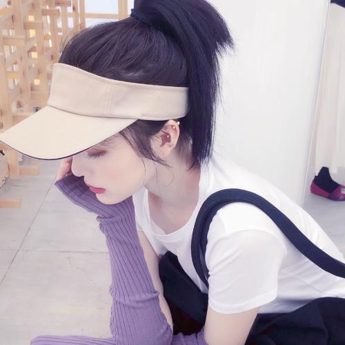 既有美貌又有气质的微信美女头像生活照，能够展现出她的优雅和高贵