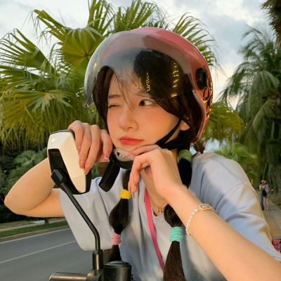 提升你气质的2023最火女生高清头像，给人的感觉是高雅而不失亲切