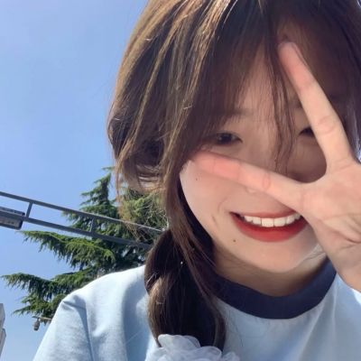 提升你气质的2023最火女生高清头像，给人的感觉是高雅而不失亲切