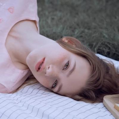 高冷欧美头像女生简单气质，这世间的温柔在等你