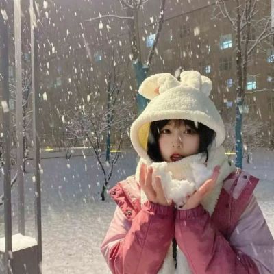 女生头像 这个冬天有人给你捂手吗