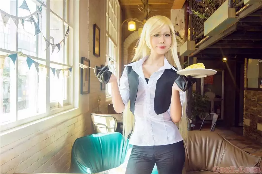 《C站·第346期》狐妖眼镜娘女仆，酒馆制服服务员戴着眼镜很有御姐味道！