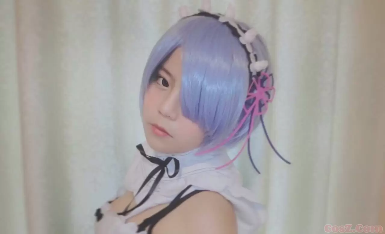 《C站·第314期》这种打底裤配上牛仔还是很漂亮很有个性的！