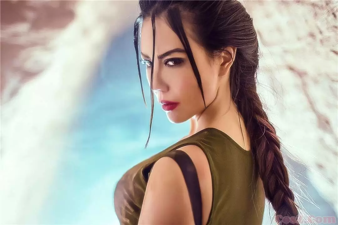 《C站·第282期》劳拉性感出境身上的汗水油光锃亮的很是诱人！