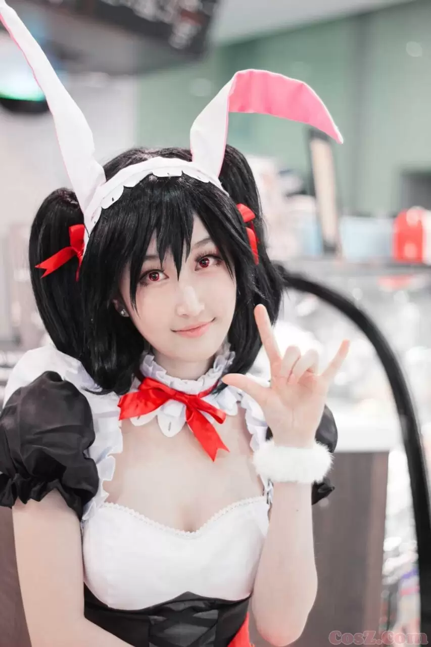 《C站·第38期》便利店的女仆兔女郎虽然穿着袜子但就是腿够粗！