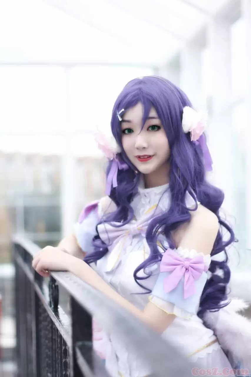 《C站·第35期》白雪公主小虎牙等待王子居然没穿鞋啊你懂得！