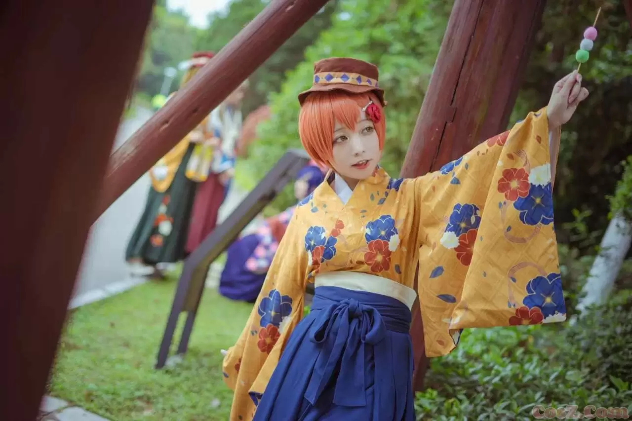 《C站·第11期》星空凛和服也就罢了居然还吃彩色的鱼丸串烧