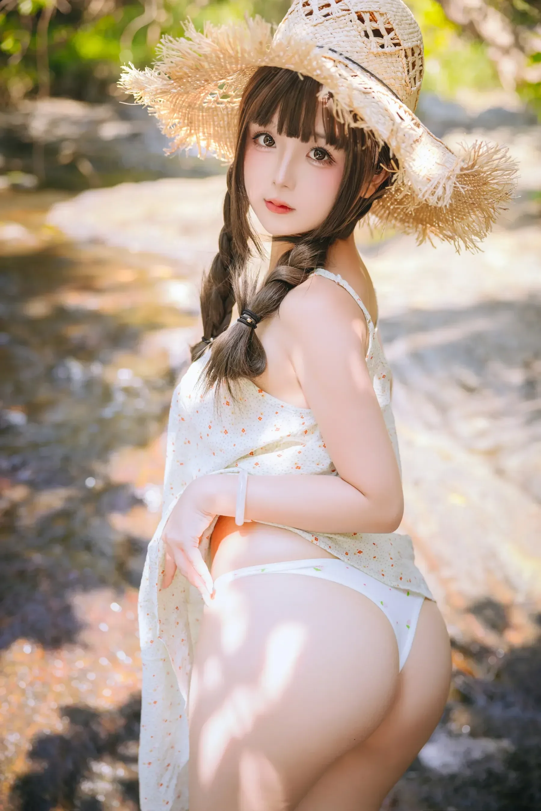 日奈娇 – 山野间 [100P] - 秀人网免费无水印在线套图写真