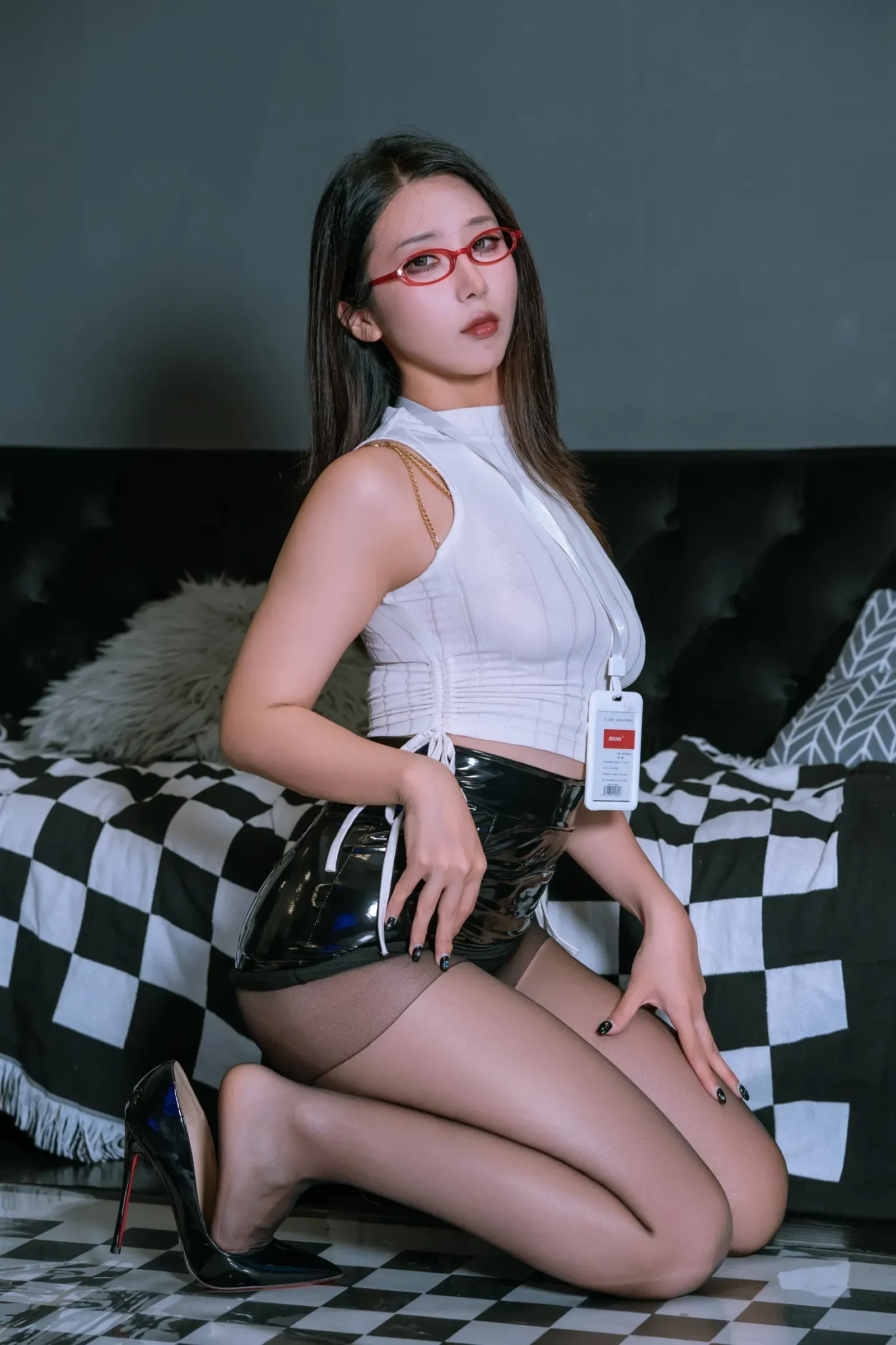 云溪溪 – 奶桃麻辣OL [120P] - 秀人网免费无水印在线套图写真