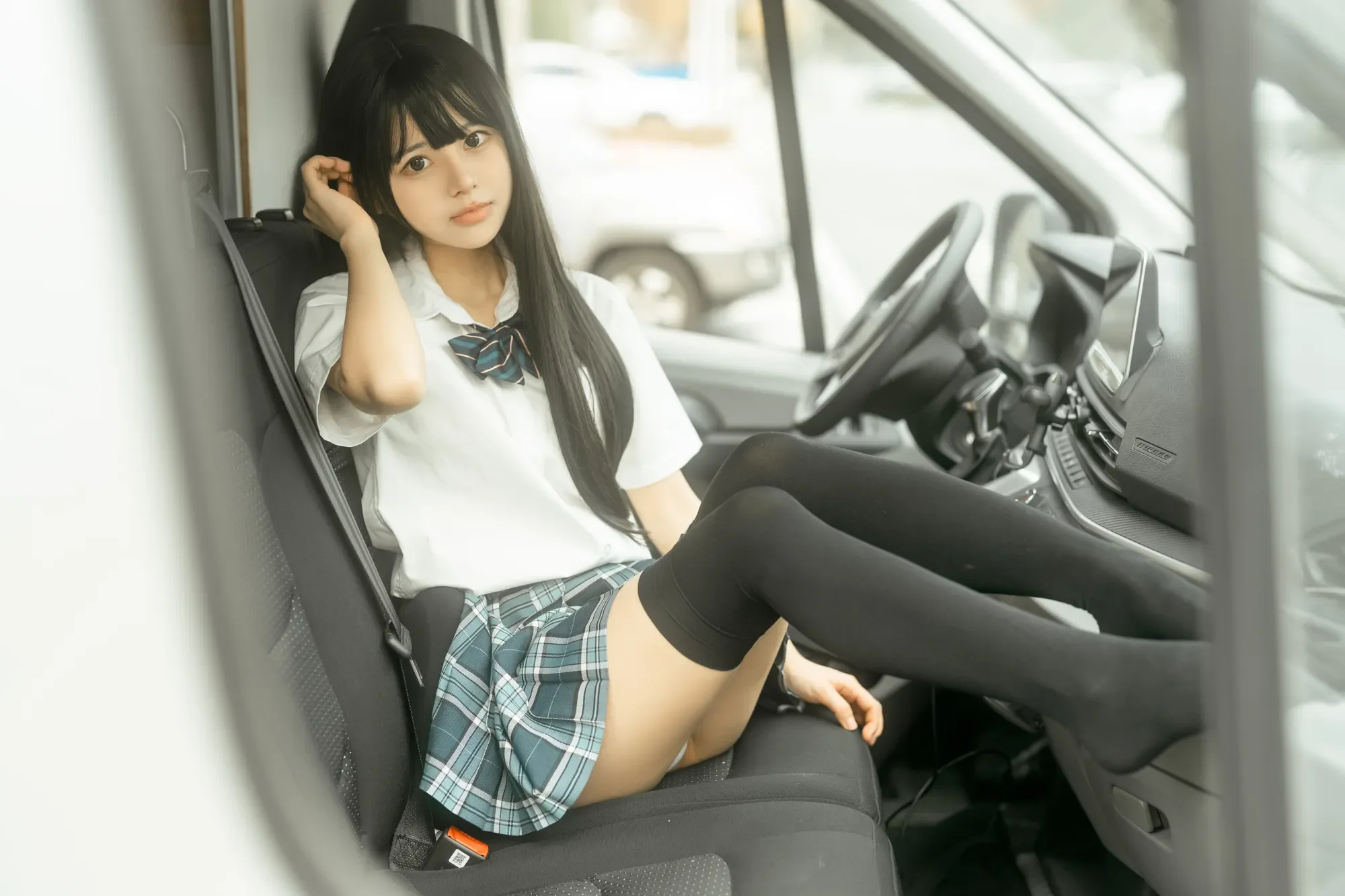 rua阮阮 – 房车jk [41P] - 秀人网免费无水印在线套图写真