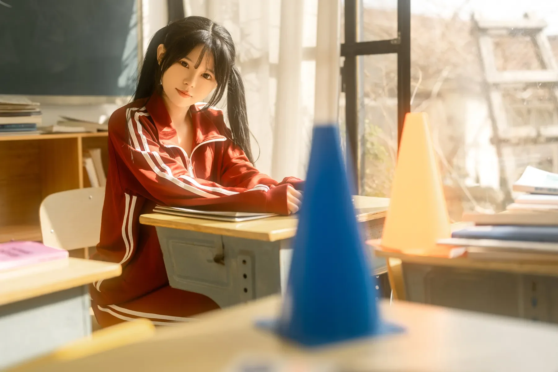 rua阮阮 – 课间阳光-红色校服 [42P] - 秀人网免费无水印在线套图写真