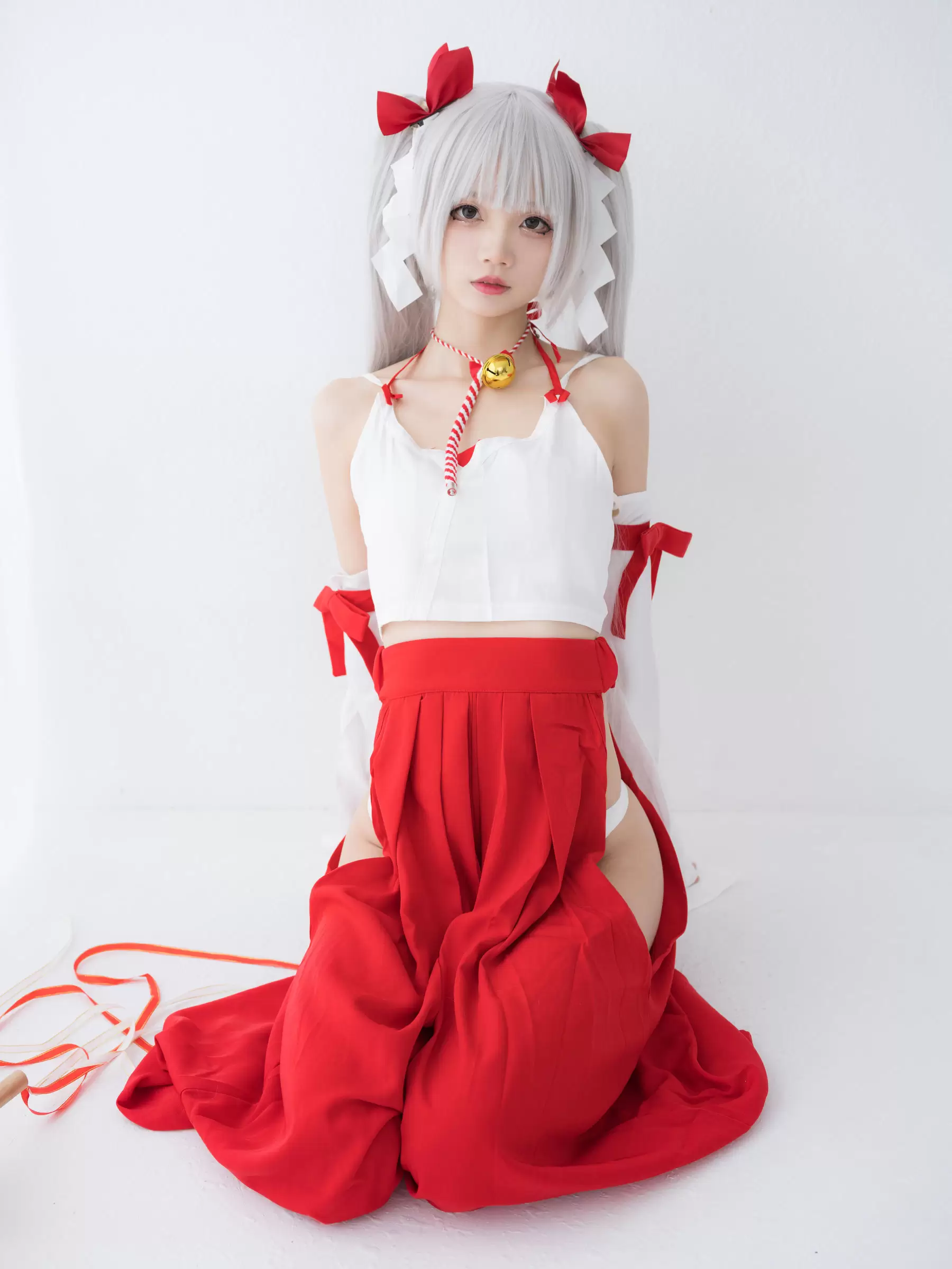 清纯少女五更百鬼 – 女巫 [14P] - 秀人网免费无水印在线套图写真