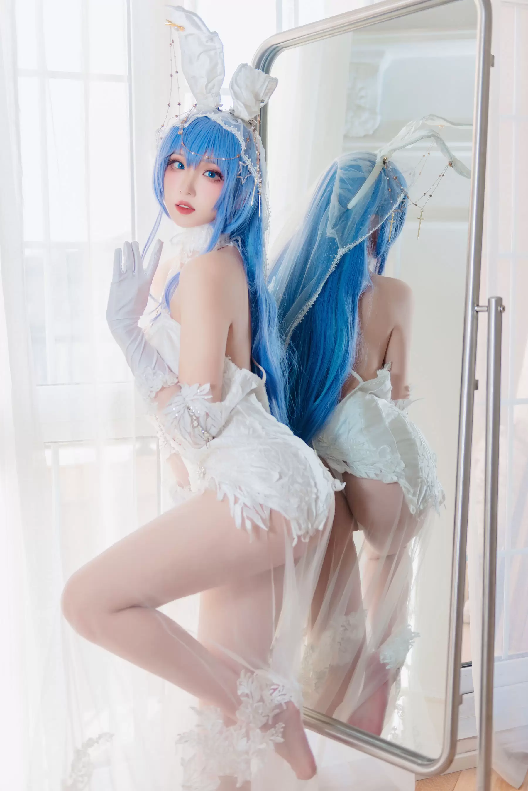 瓦斯塔亚小龙虾 – 碧蓝航线新泽西 花园白雪之仪 [26P] - 秀人网免费无水印在线套图写真