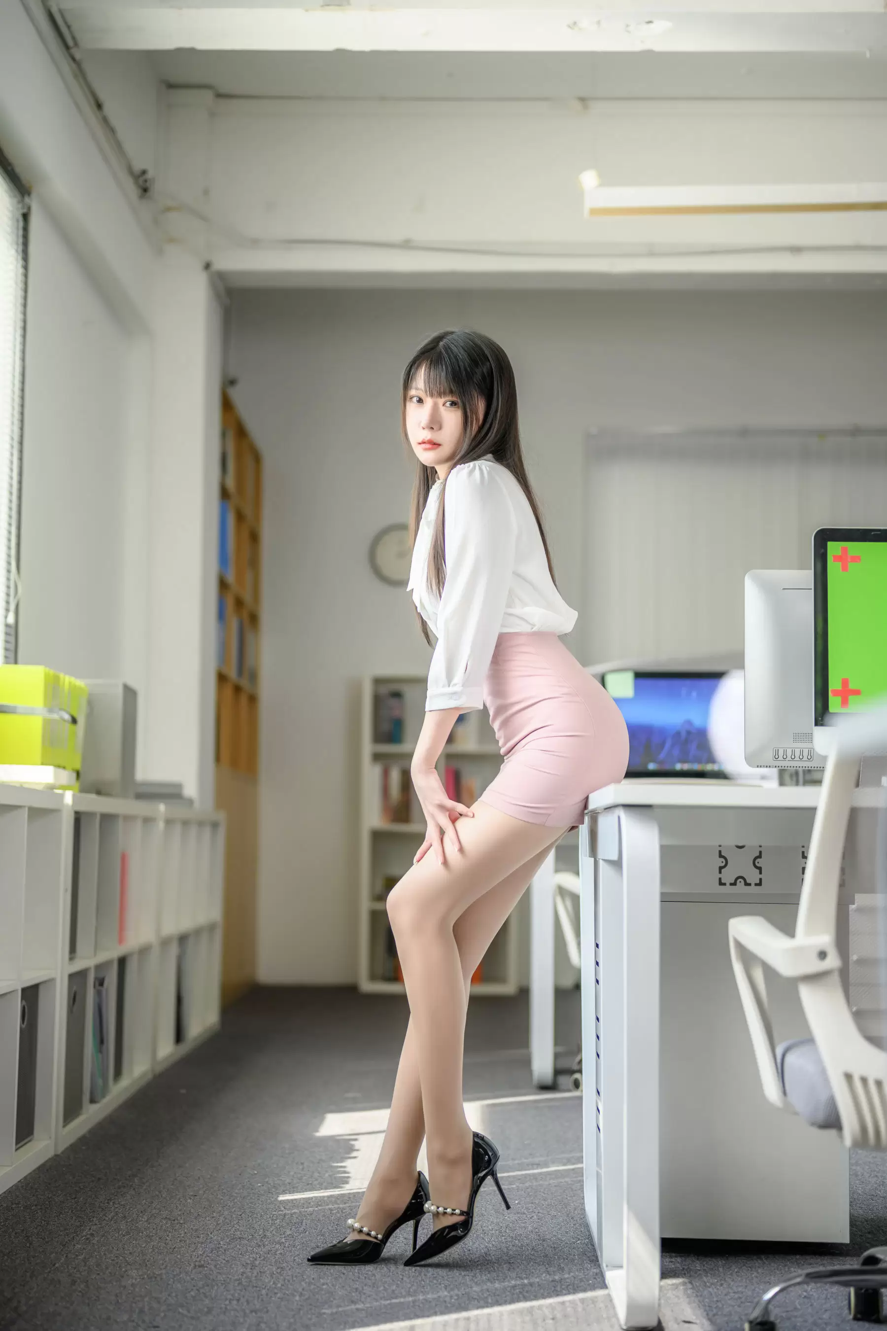 香草喵露露 – 粉白裙子 [40P] - 秀人网免费无水印在线套图写真