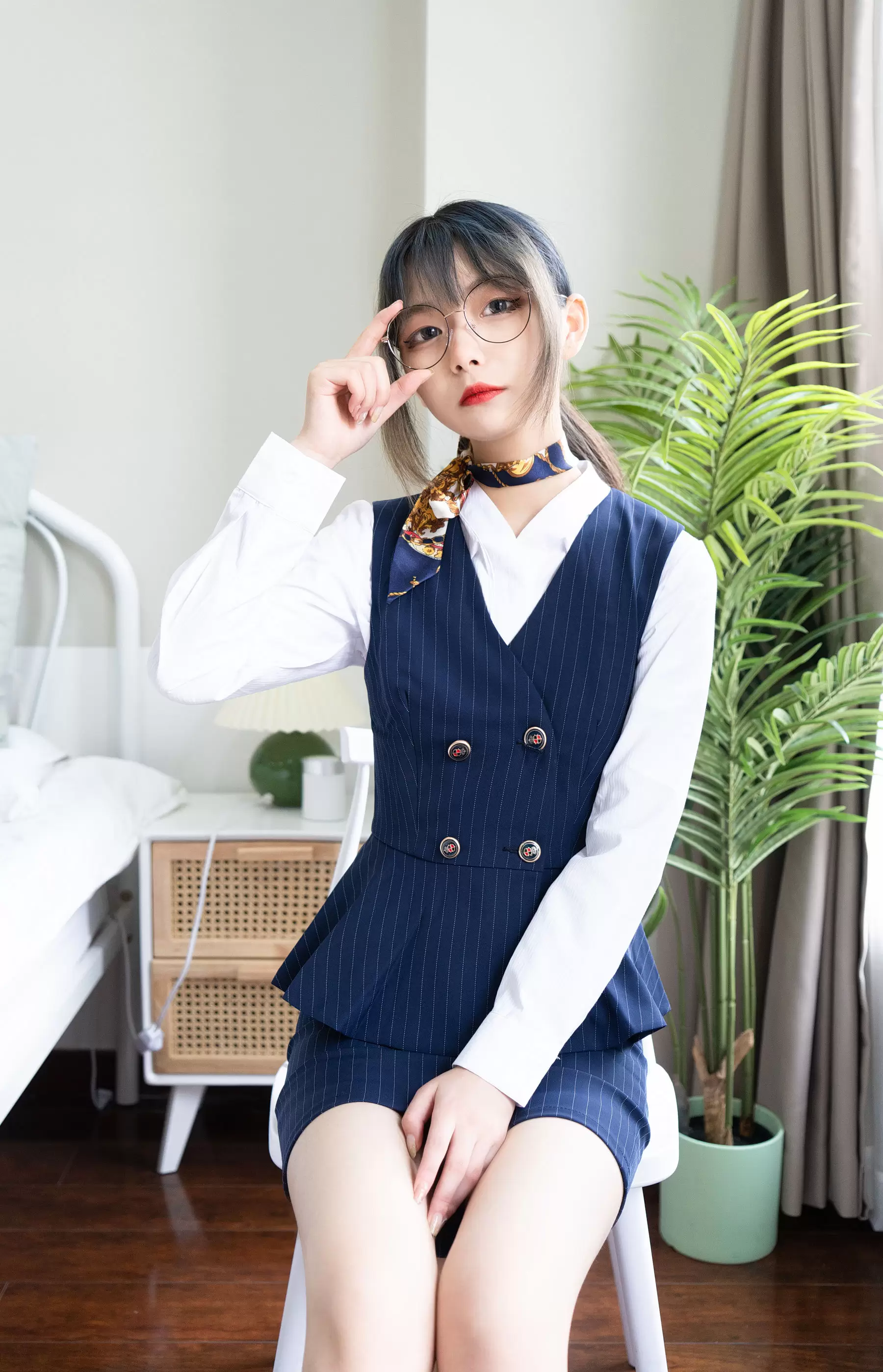 梨瑾瑾 – 乘务员 [20P] - 秀人网免费无水印在线套图写真