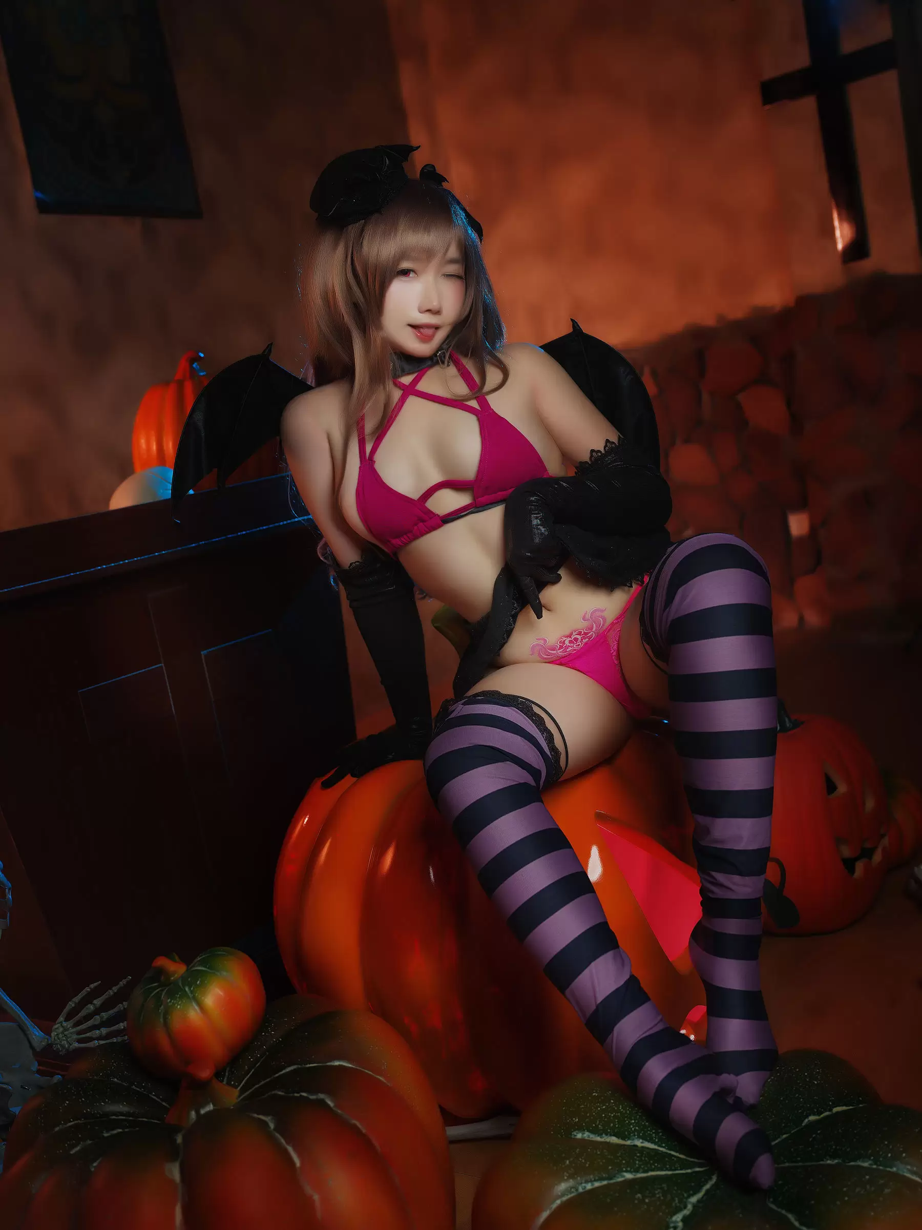 麻花麻花酱 – 小恶魔莉莉丝 [20P] - 秀人网免费无水印在线套图写真