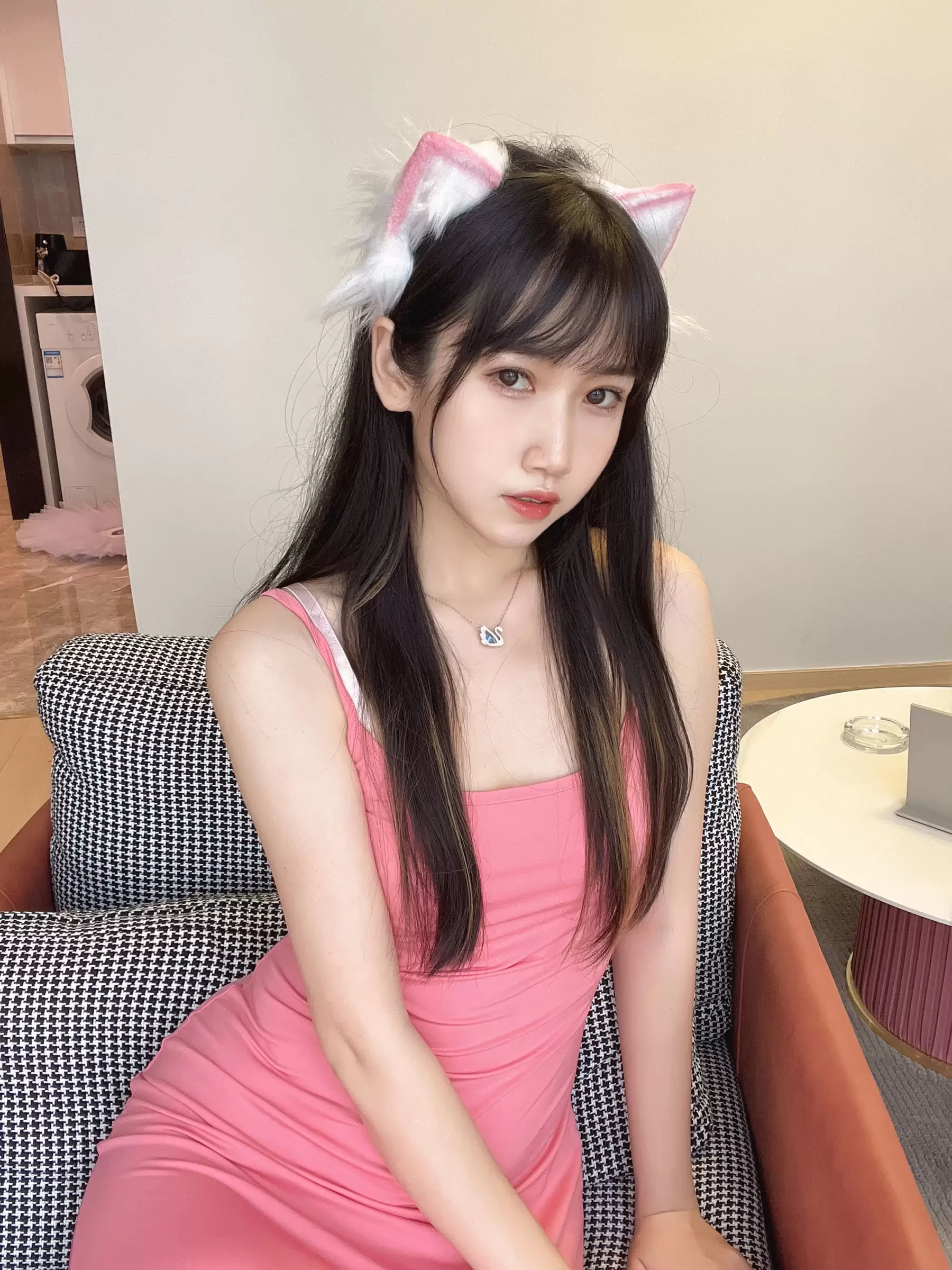 微博人气Coser不呆猫 – 浴室粉色激凸人妻 [39P] - 秀人网免费无水印在线套图写真