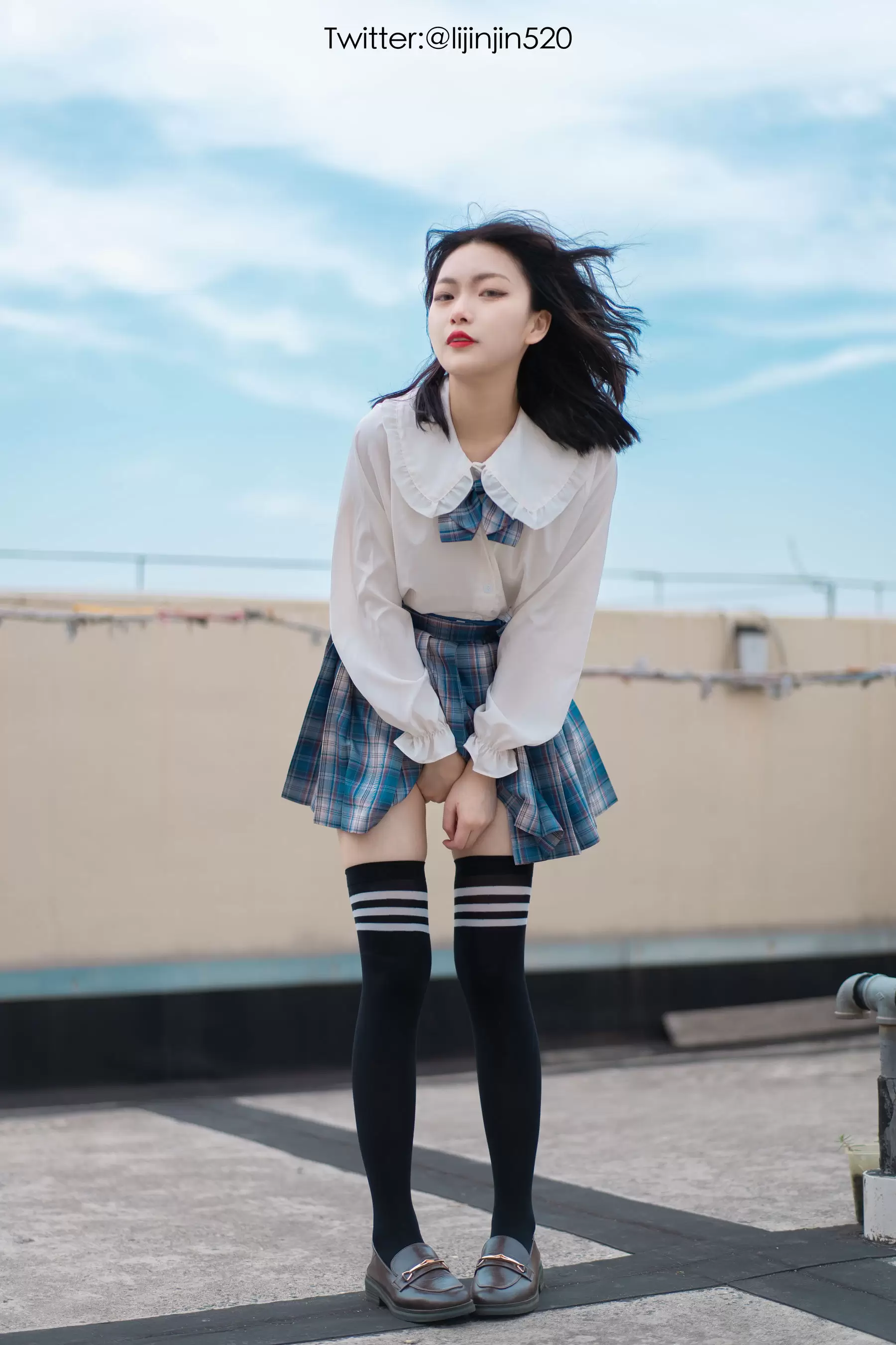 梨瑾瑾 – 户外JK [35P] - 秀人网免费无水印在线套图写真