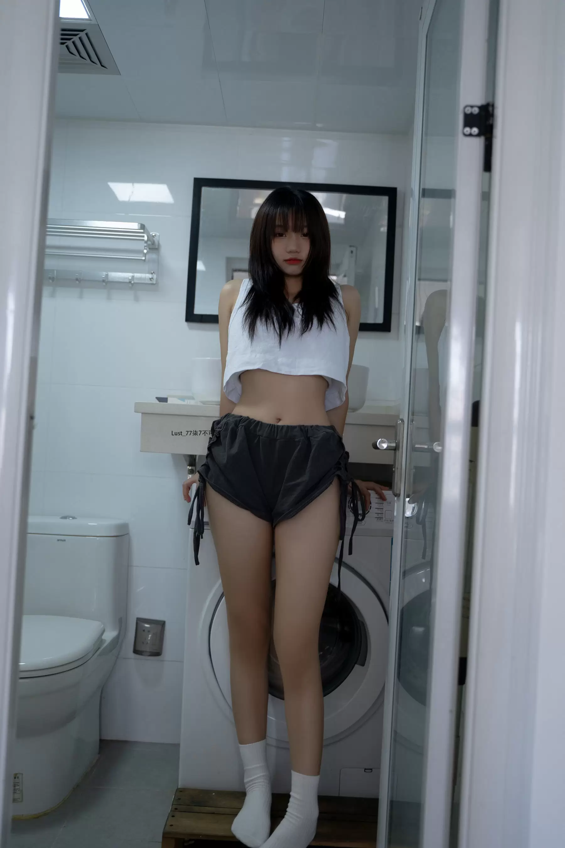 动漫博主柒柒要乖哦 – 初恋背心 [111P] - 秀人网免费无水印在线套图写真