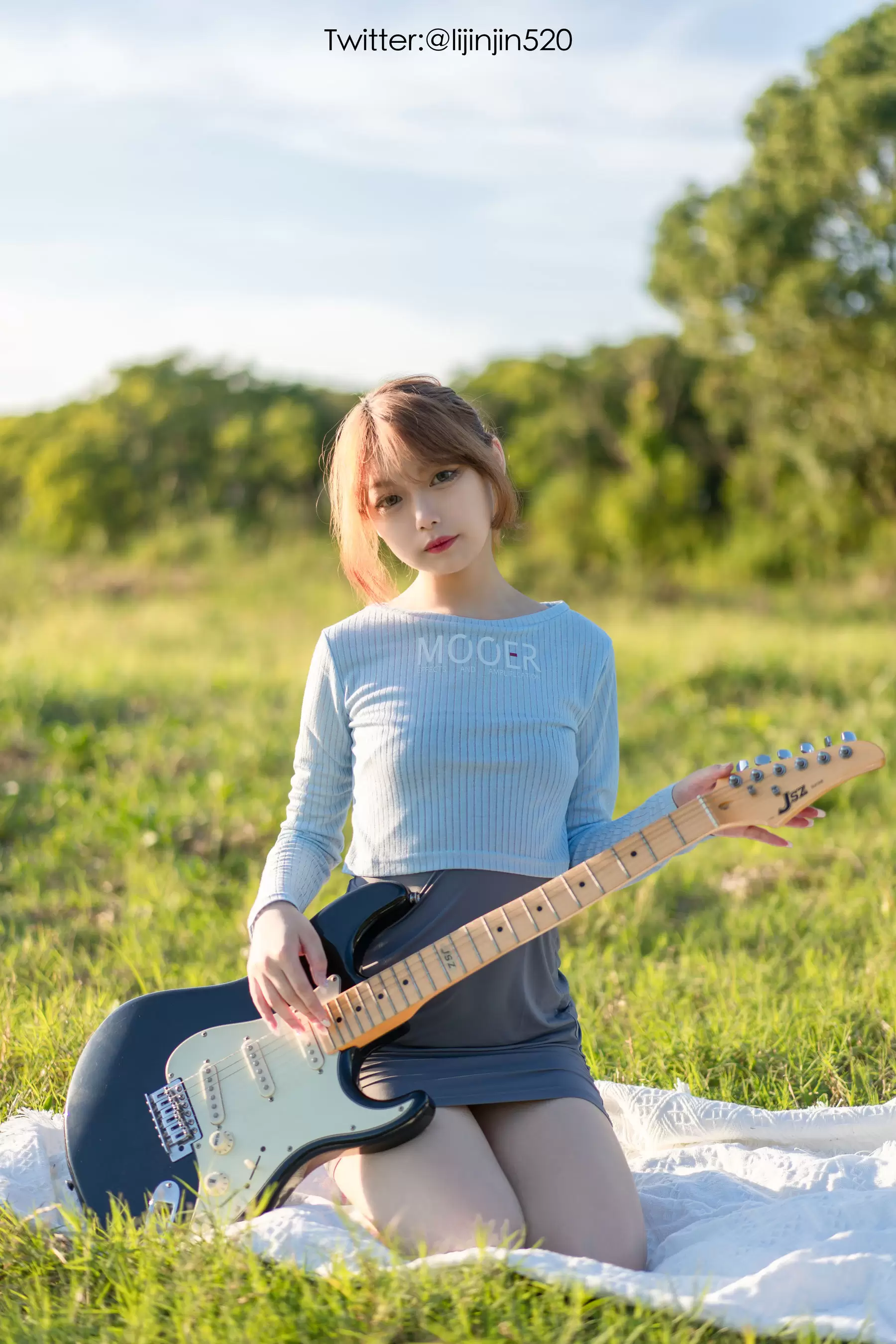梨瑾瑾 – 吉他妹妹 [14P] - 秀人网免费无水印在线套图写真