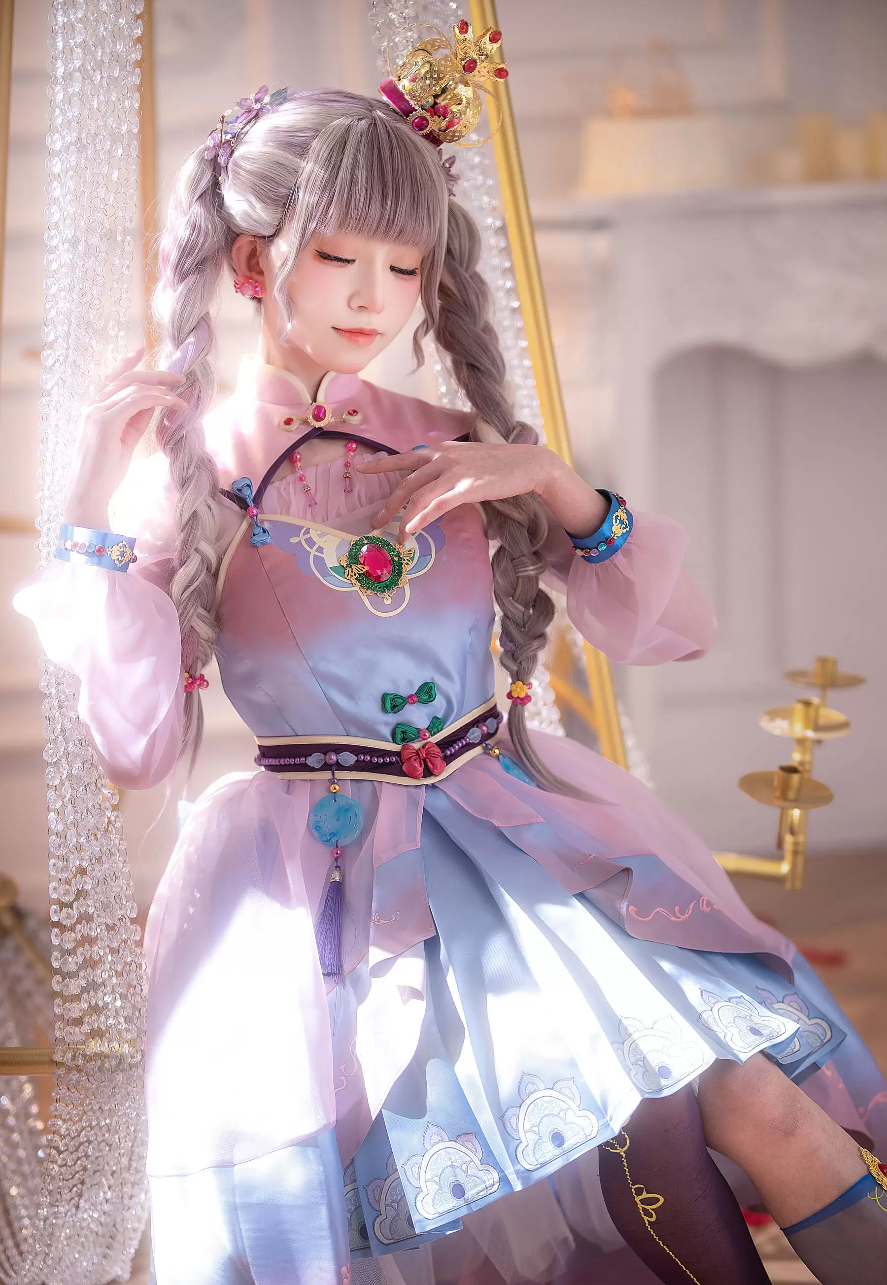 动漫博主Kitaro_绮太郎 – 甜皇后 [18P] - 秀人网免费无水印在线套图写真