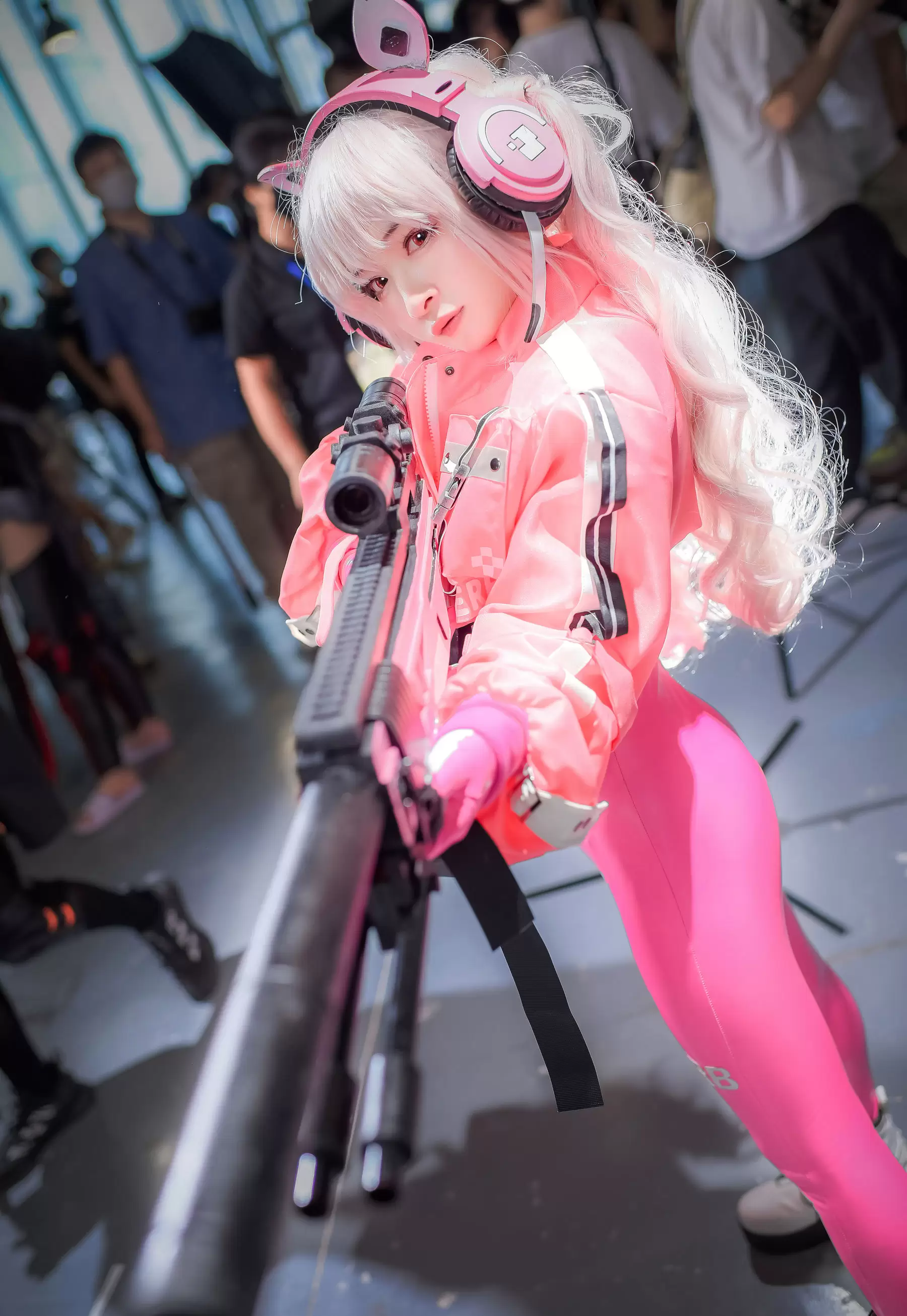 动漫博主九九八XY – 萤火虫漫展 NIKKE 胜利女神 爱丽丝 [18P] - 秀人网免费无水印在线套图写真