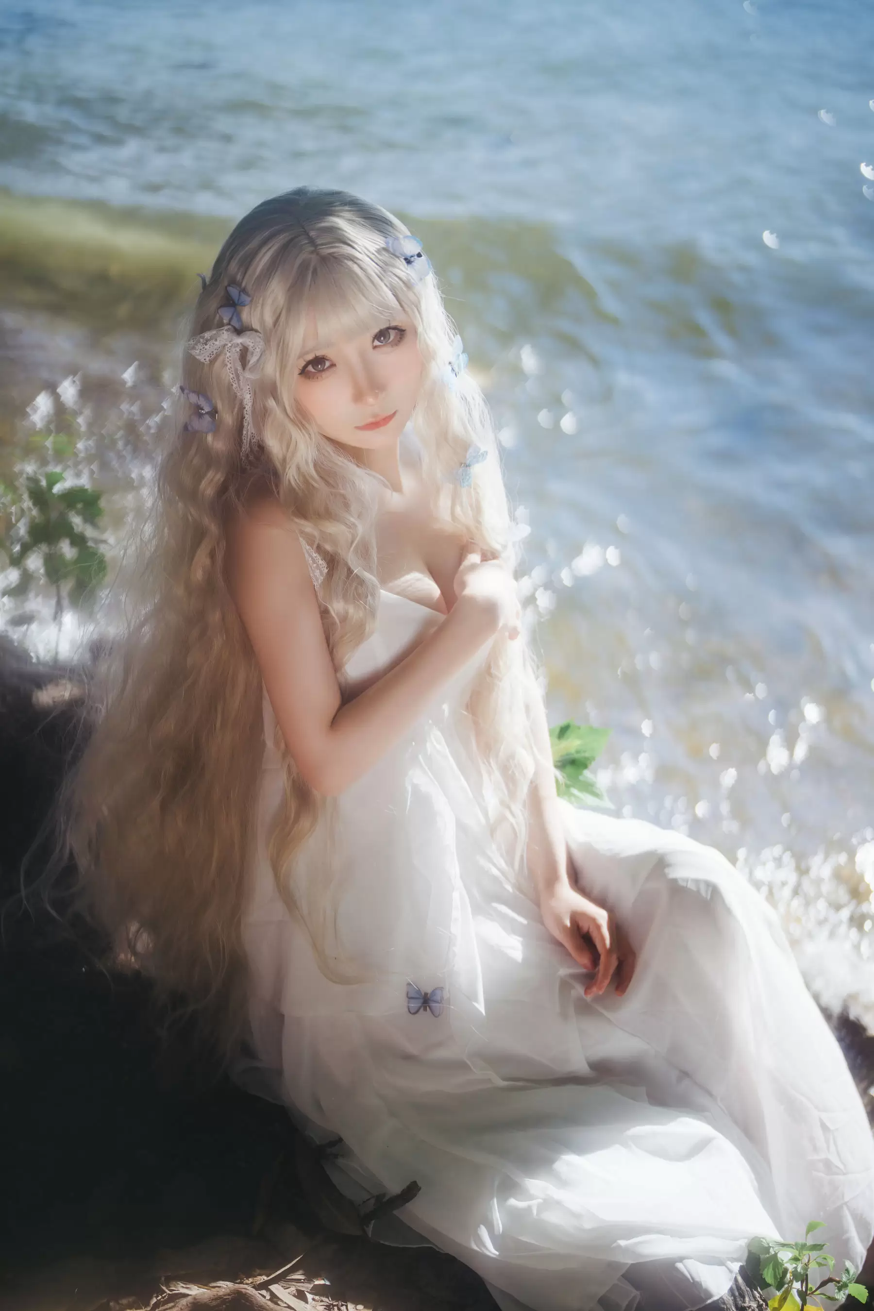 是三不是世w – 湖边白裙 [15P] - 秀人网免费无水印在线套图写真