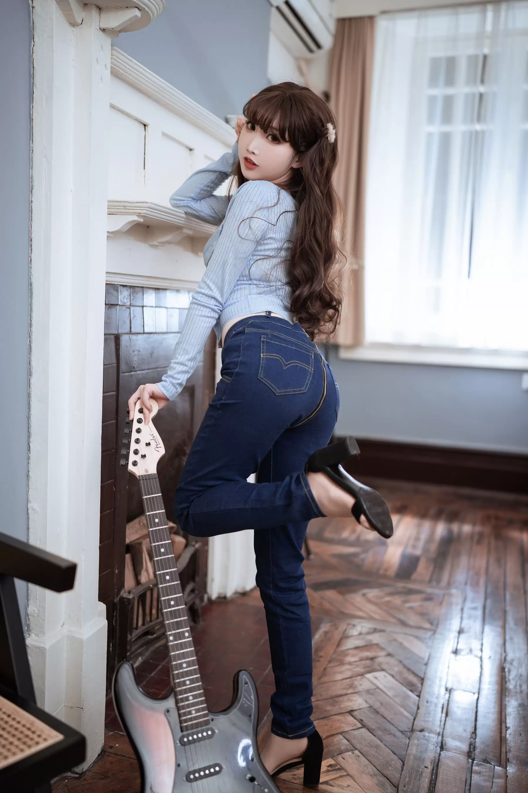 可爱人气Coser面饼仙儿 – 吉他妹妹牛仔裤 [27P] - 秀人网免费无水印在线套图写真