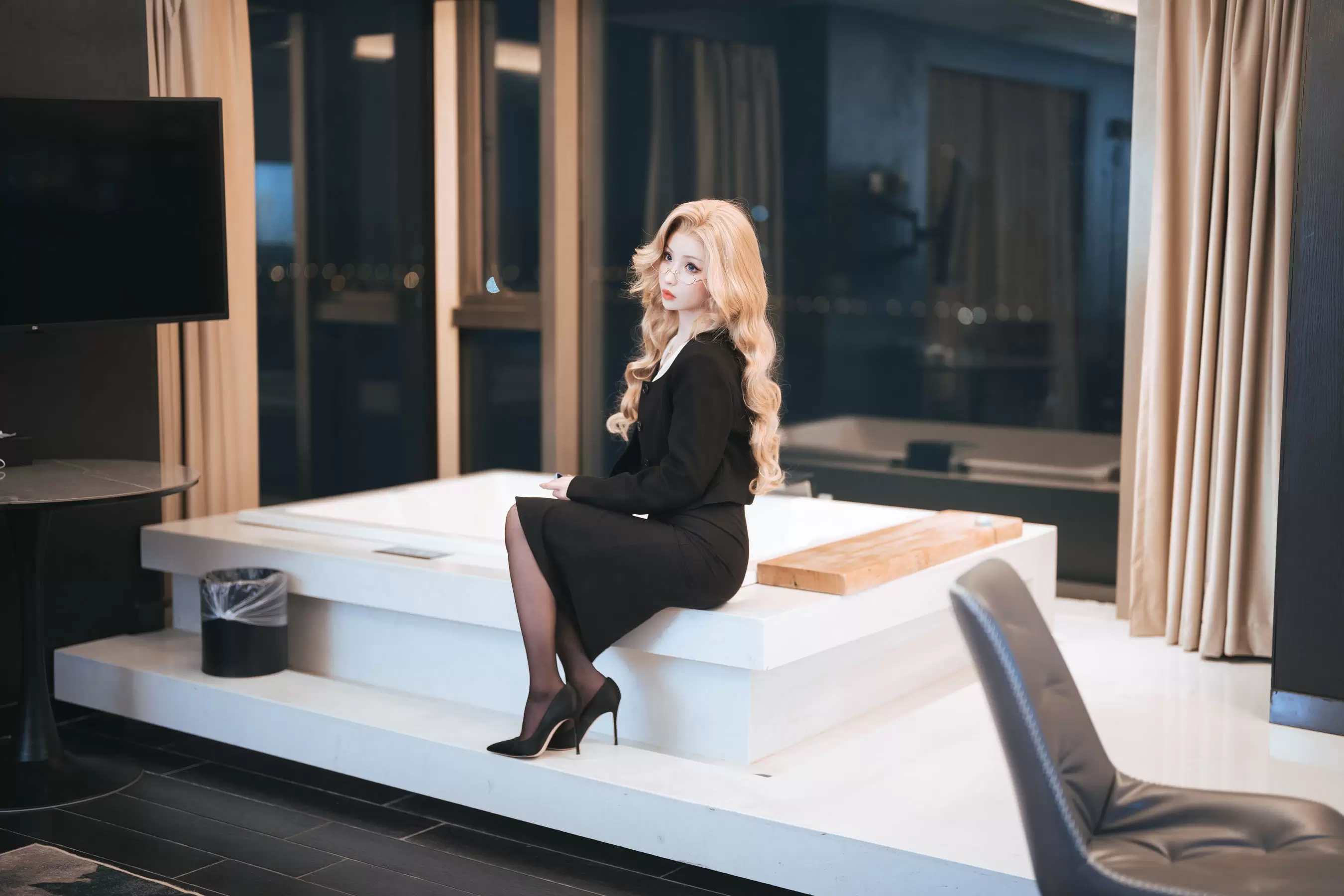 COS福利rioko凉凉子 – 女上司单人版 [55P] - 秀人网免费无水印在线套图写真