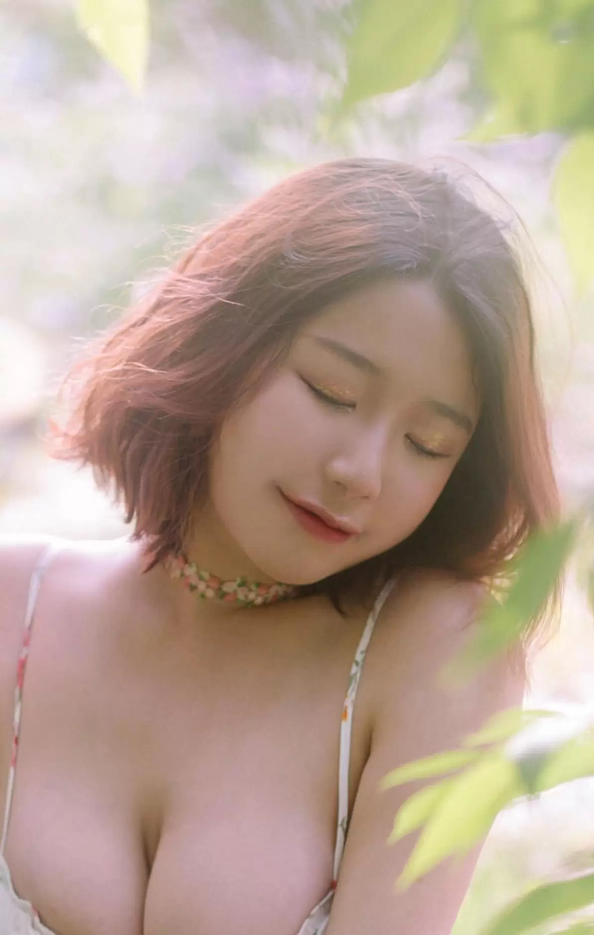 动漫博主穆零Mu0 – 小吊带 [8P] - 秀人网免费无水印在线套图写真