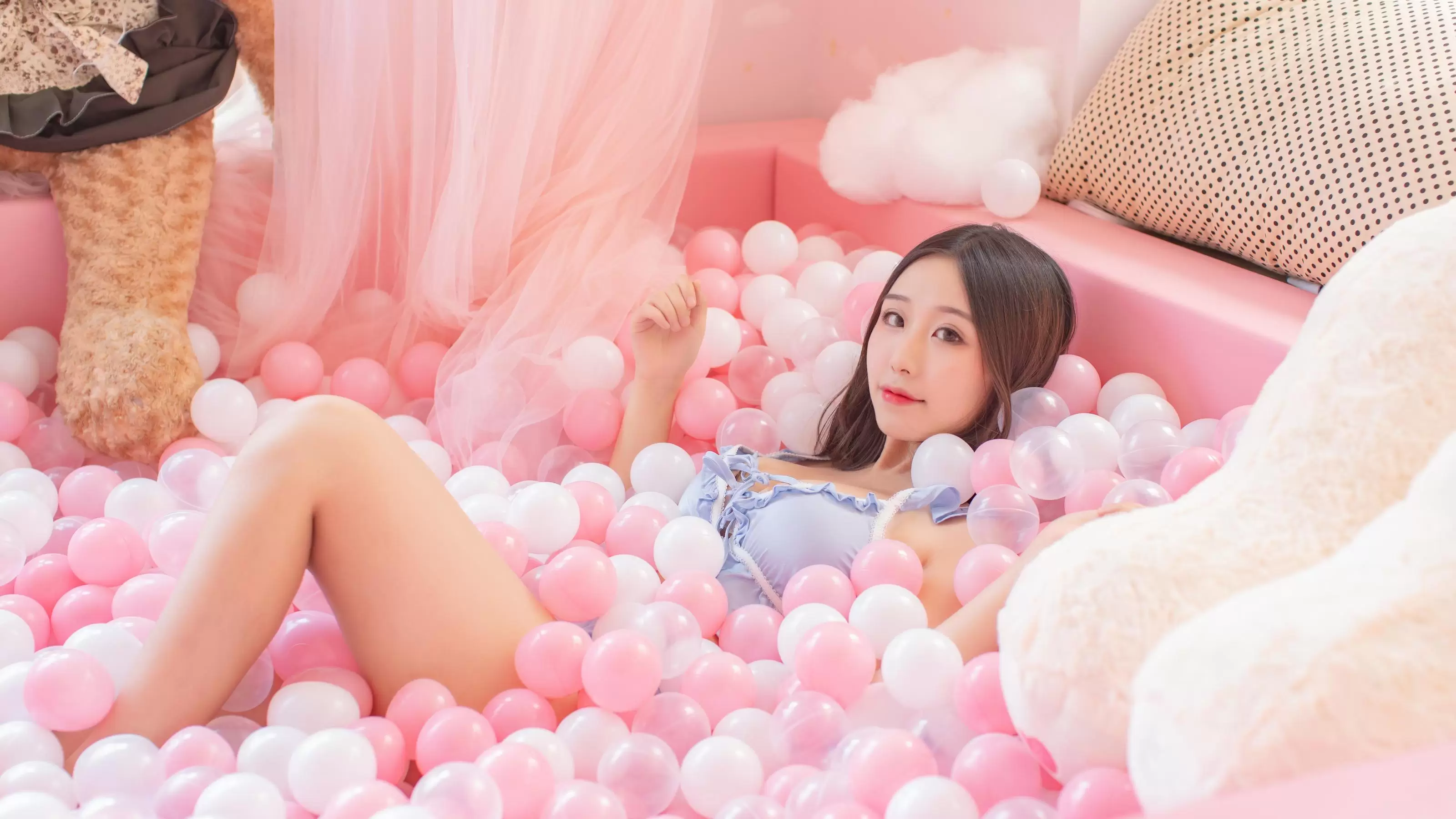 动漫博主穆零Mu0 – 海洋球 [14P] - 秀人网免费无水印在线套图写真