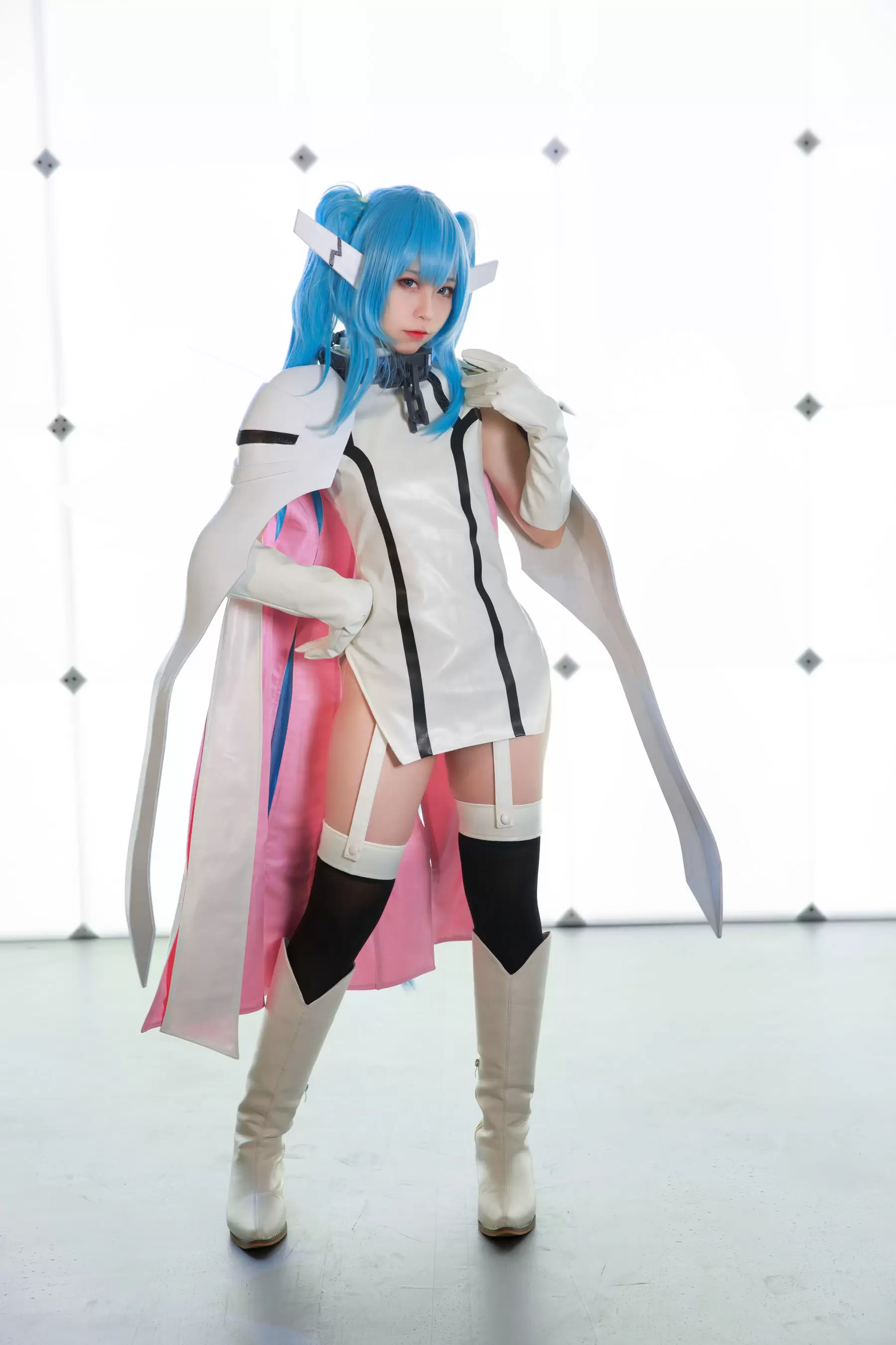 动漫博主G44不会受伤 – 妮姆芙 [16P] - 秀人网免费无水印在线套图写真