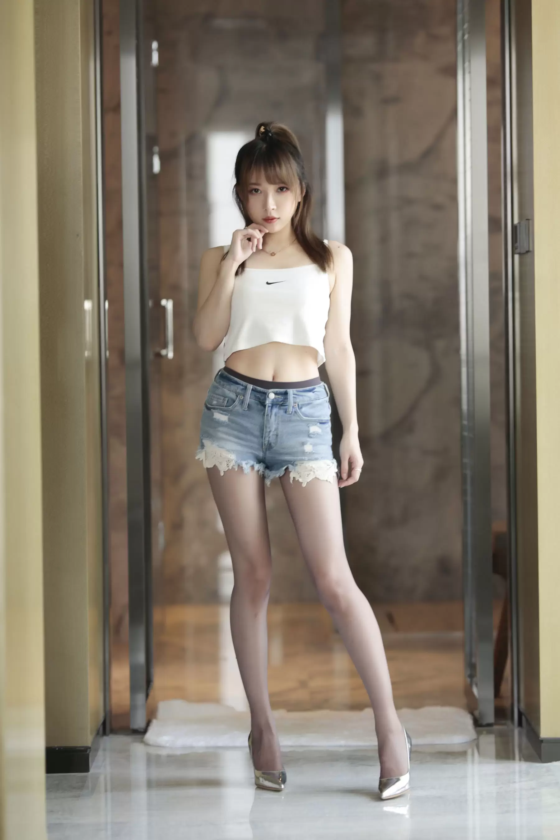 斗鱼主播小女巫露娜 – 牛仔小裤裤 [84P] - 秀人网免费无水印在线套图写真