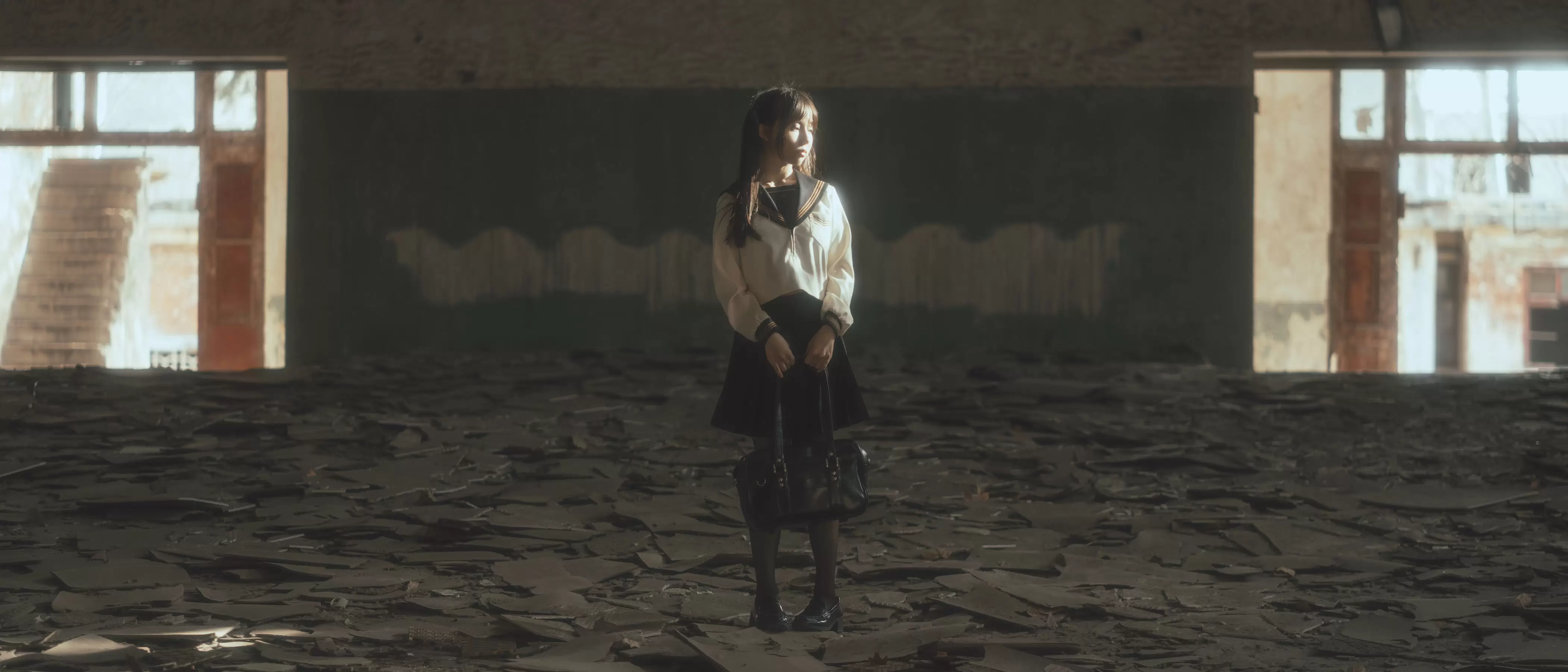 六味帝皇酱 – 废墟JK [44P] - 秀人网免费无水印在线套图写真