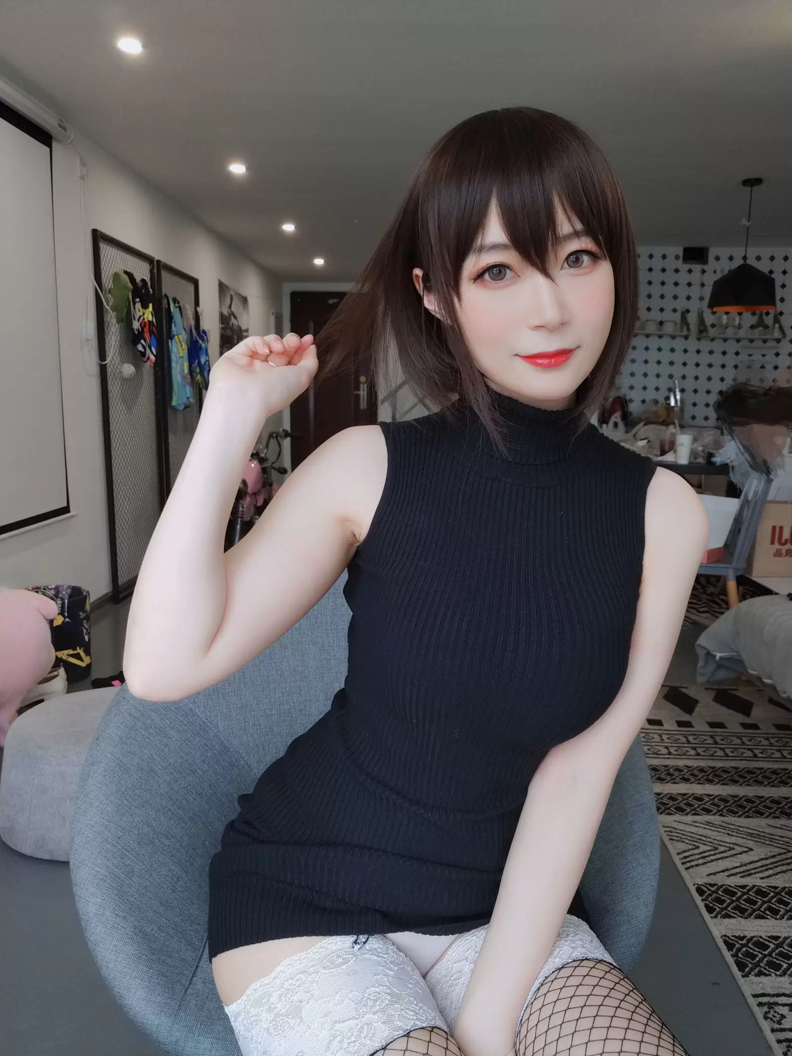 [萝莉COS] 白银 – 黑色包臀裙 [35P] - 秀人网免费无水印在线套图写真