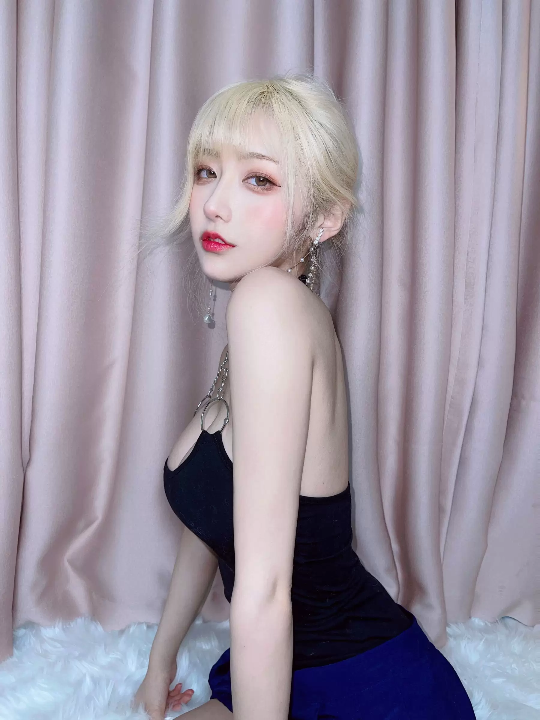 人气Coser啾小妍 – 金发芭比 [40P] - 秀人网免费无水印在线套图写真