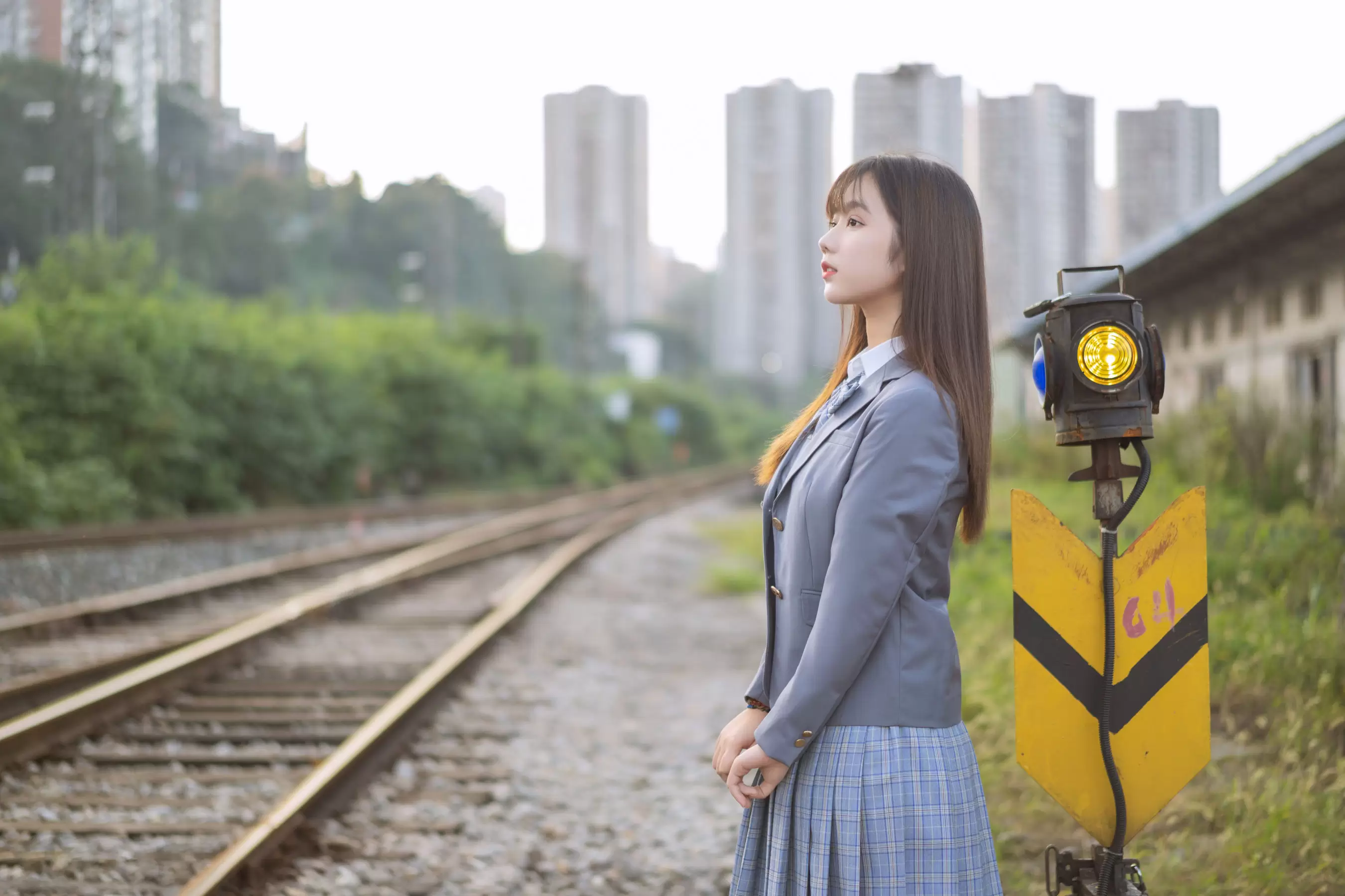 微博福利姬镜酱 私奔之制服 [30P] - 秀人网免费无水印在线套图写真