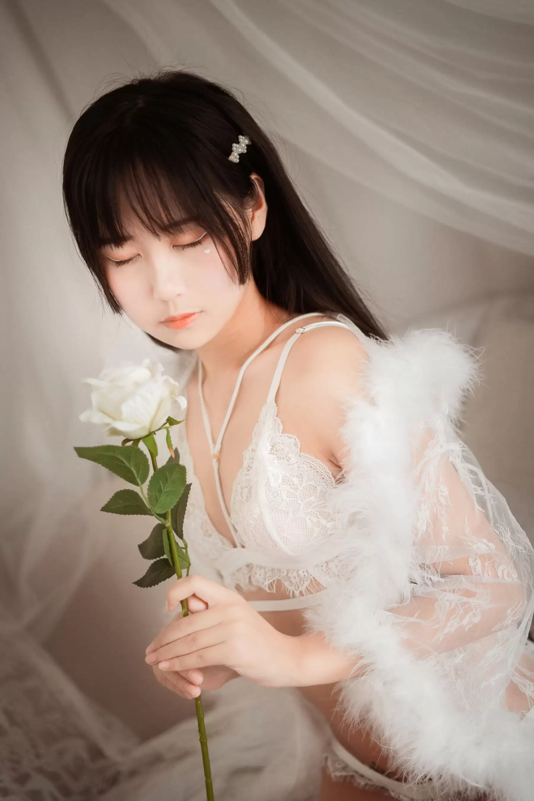 阳光美少女萌芽儿o0 毛绒内衣 [27P] - 秀人网免费无水印在线套图写真