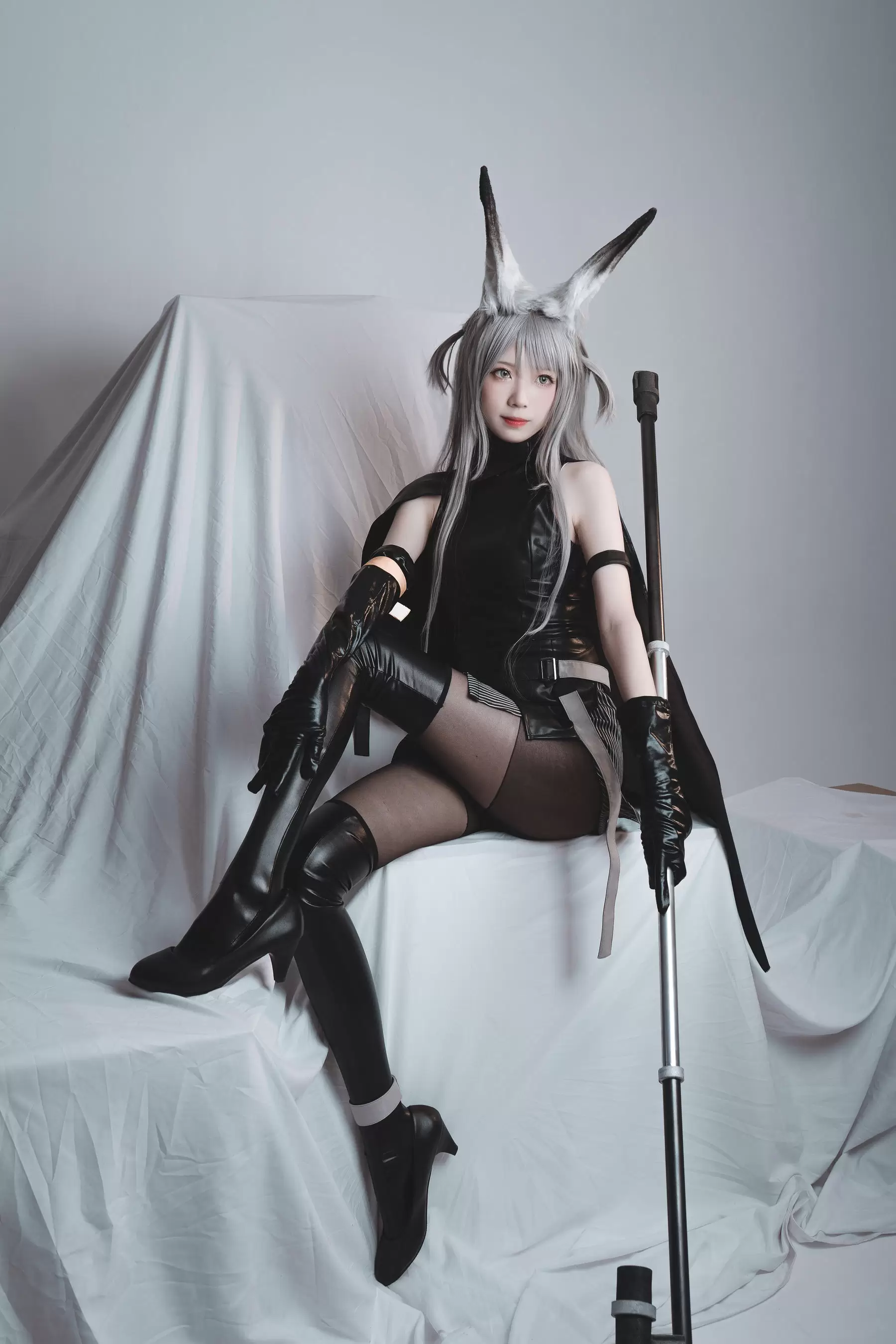 动漫博主炸酱沐沐 – 暴行 [16P] - 秀人网免费无水印在线套图写真