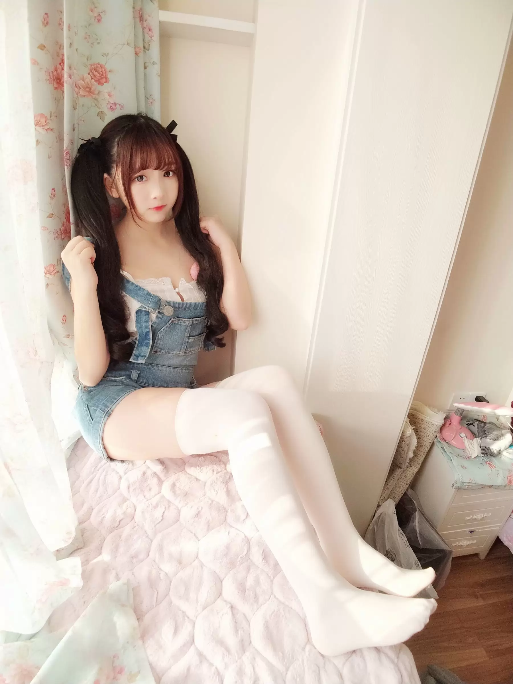 二次元美女古川kagura 牛仔吊带短裤 [40P] - 秀人网免费无水印在线套图写真