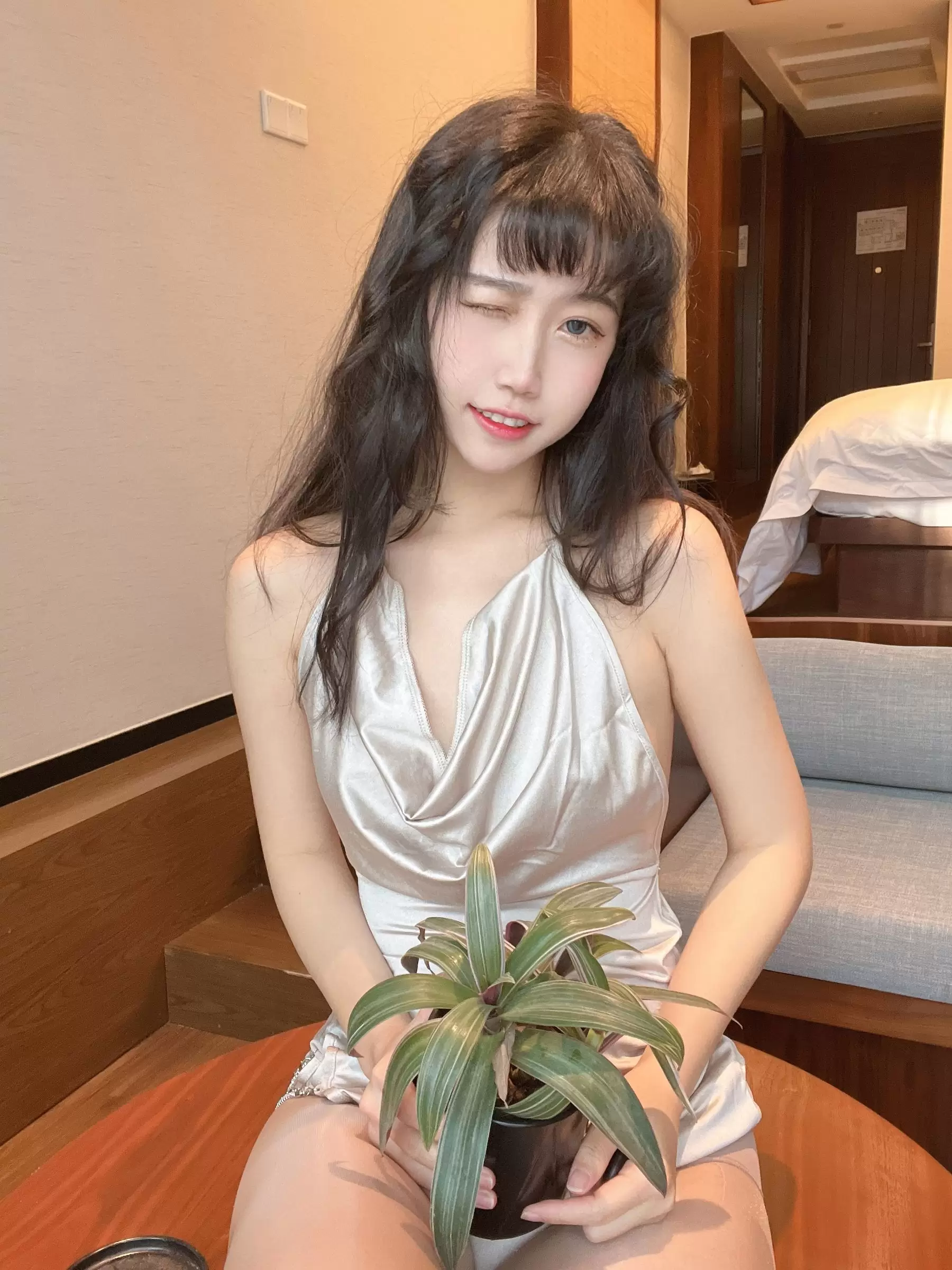 微博人气Coser不呆猫 – 浴室人妻 [42P] - 秀人网免费无水印在线套图写真