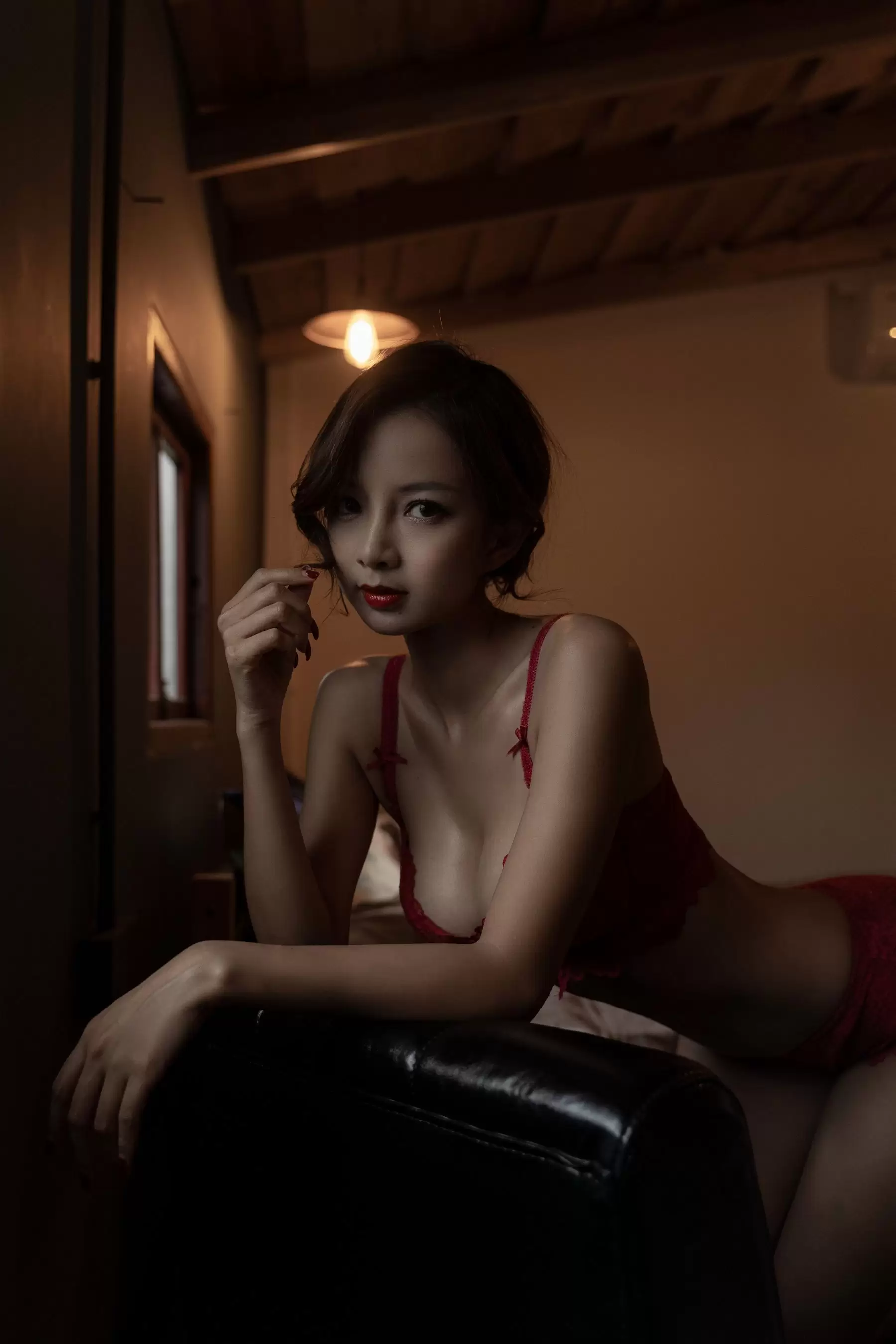 Nicole小月 – 后窗 [36P] - 秀人网免费无水印在线套图写真