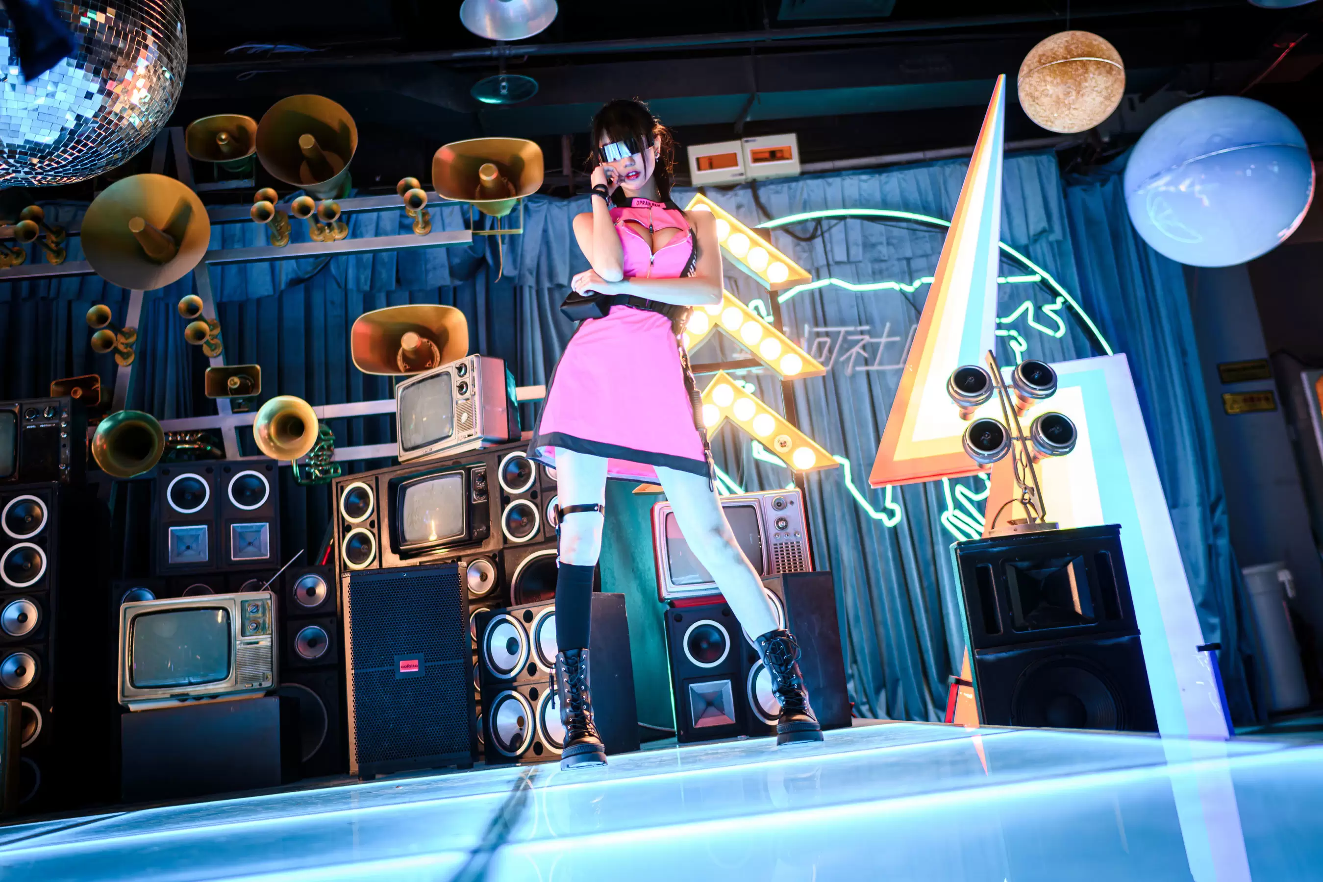 周叽是可爱兔兔 – 银河社区 2 [22P] - 秀人网免费无水印在线套图写真