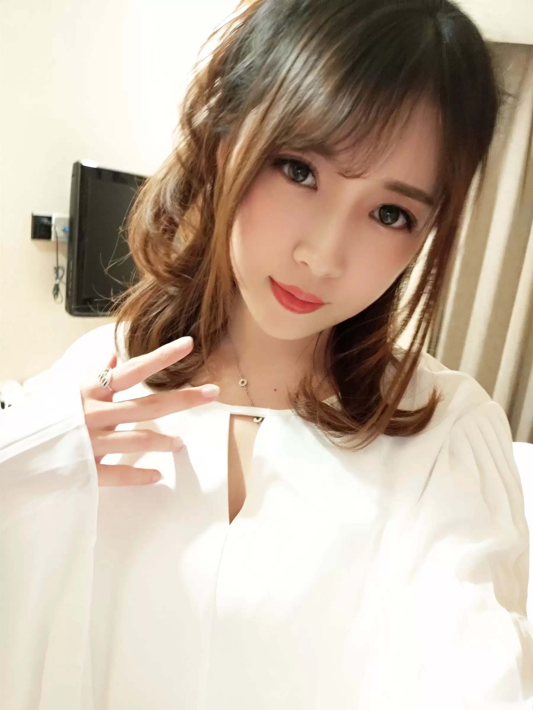 斗鱼主播小女巫露娜 – OL风肤色连裤袜 [40P] - 秀人网免费无水印在线套图写真